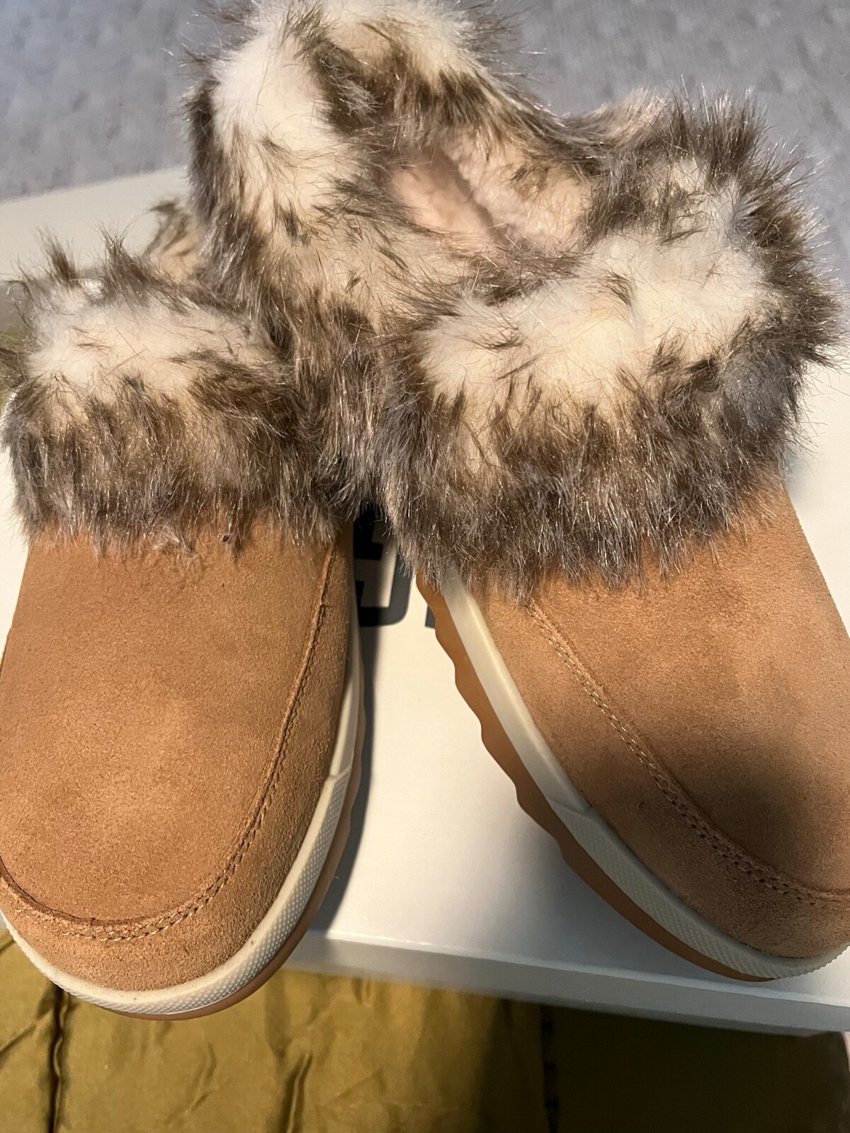 Cougar water repellent tan suede slip-on Leeza clogs size 9 New with box