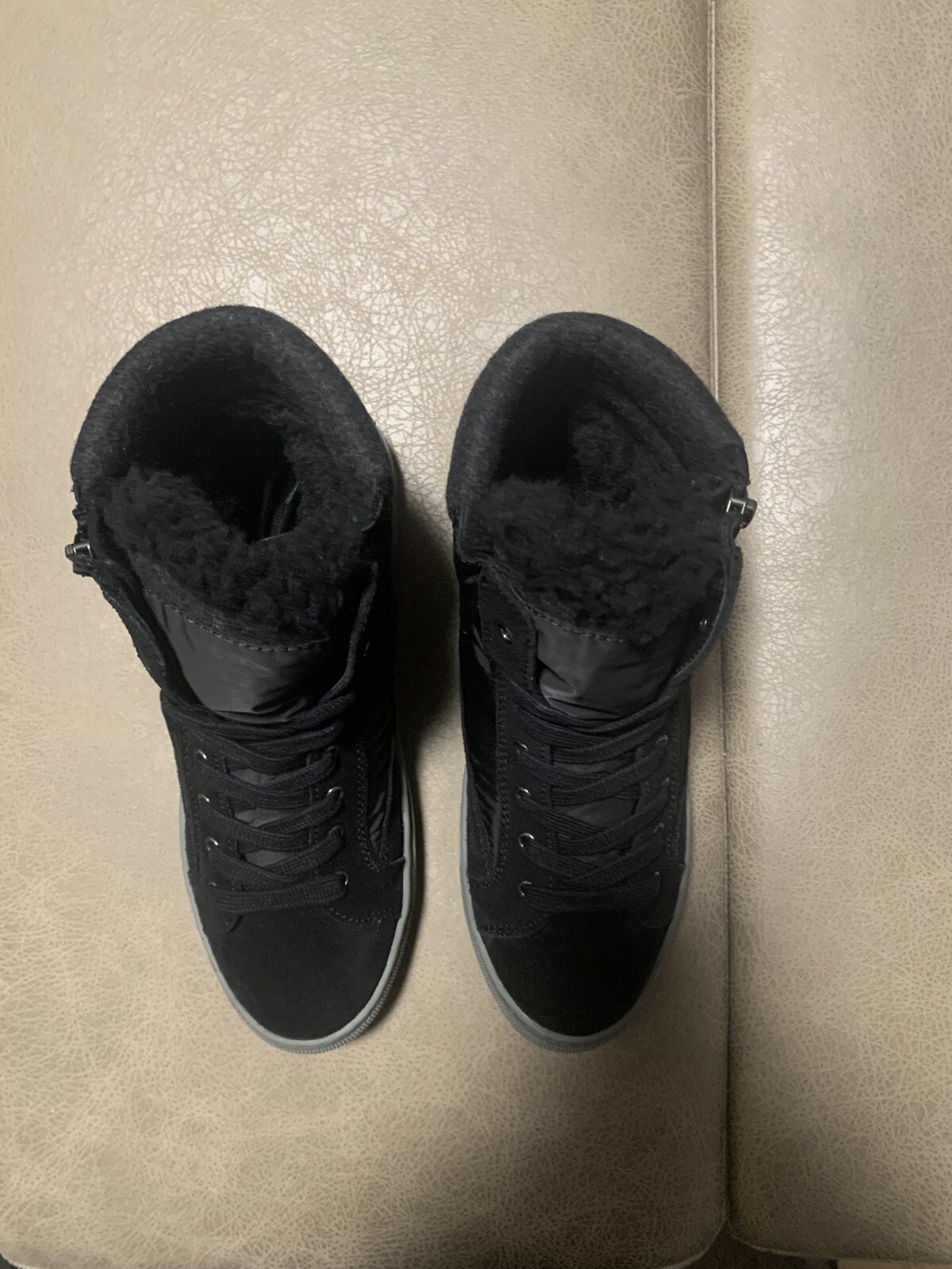 Cougar Waterproof High Top Sneaker w/ Faux Sherling Trim NWOB Women’s Size 8