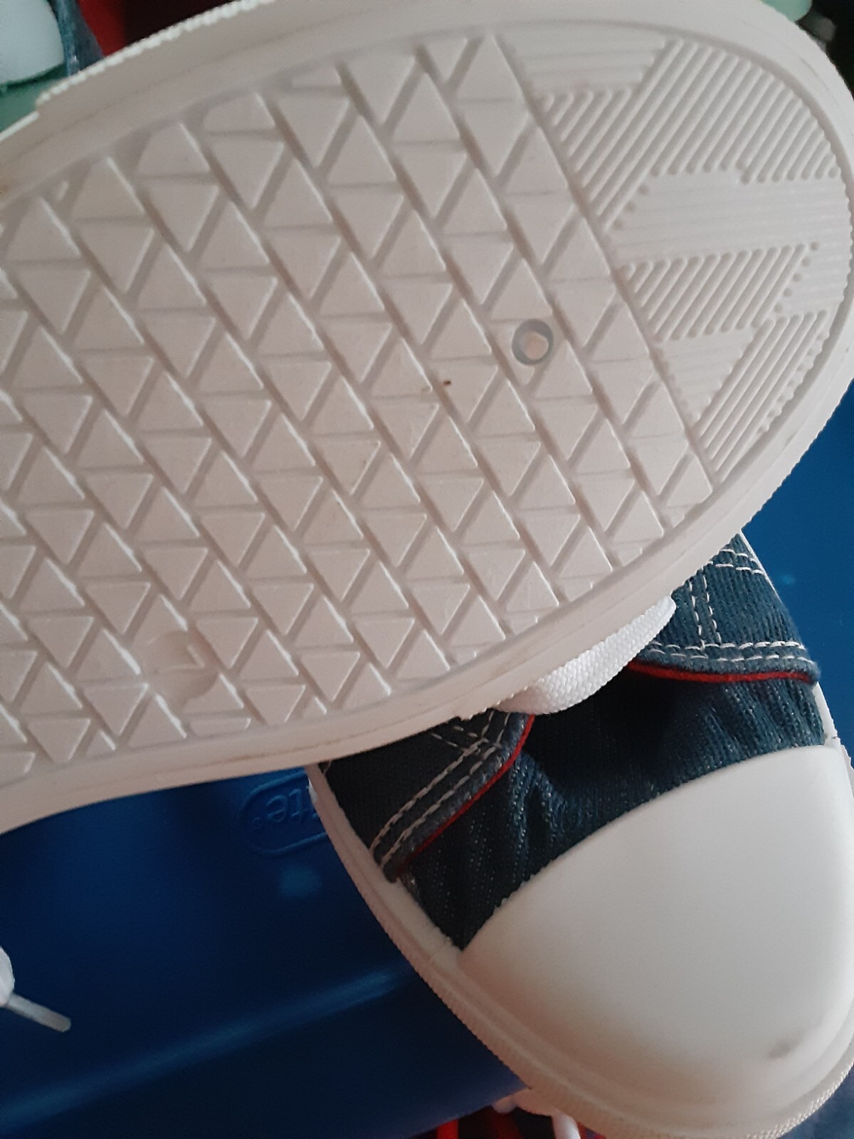Bobbie Brooks Ladies Size 7 Shoes Distressed Blue Jeans Denim Cloth Sneaker