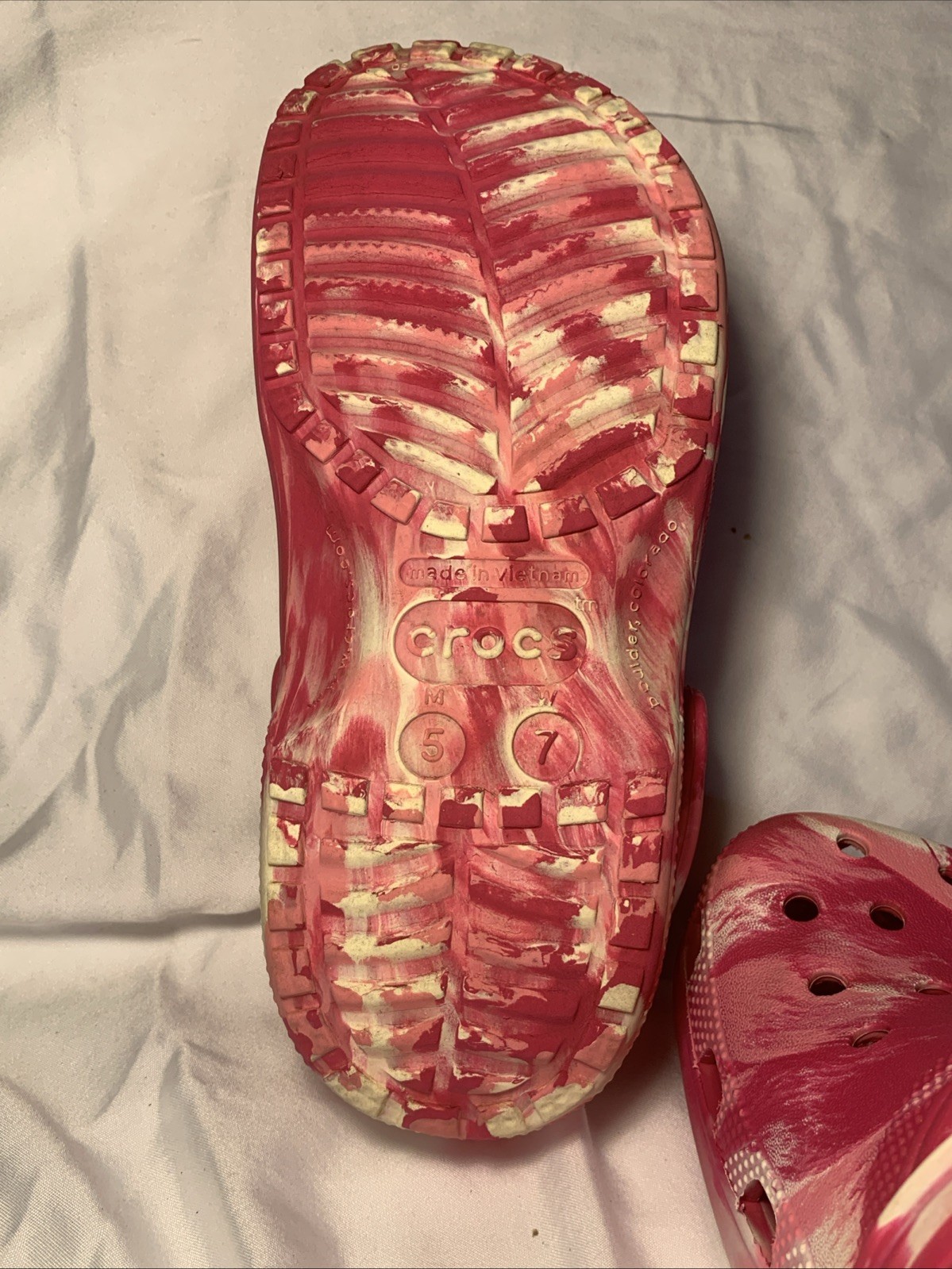 Crocs Classic Marbled Clogs In A Pink And White Tie-dye Colorway M5,W7