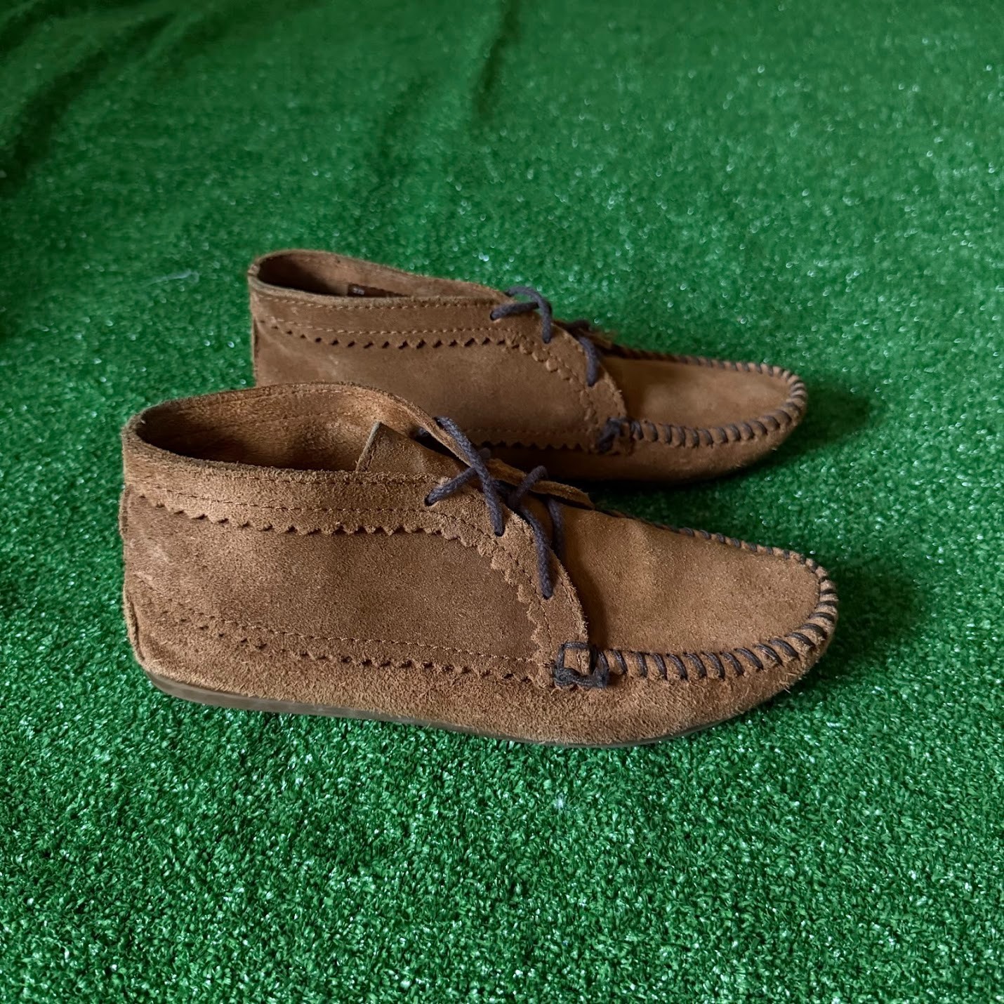 Minnetonka Brown Suede Ankle Boot Moccasins Lace Up Stitch Detail Shoes Size 8