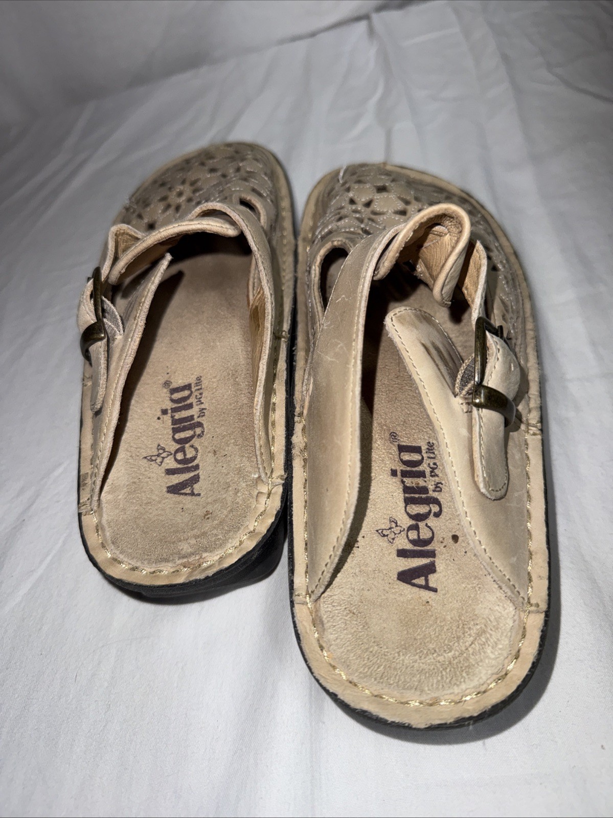 Alegria Classic Women’s Clogs Sz 7 (37) Tan/ Beige Laser Cut Floral Slides EUC
