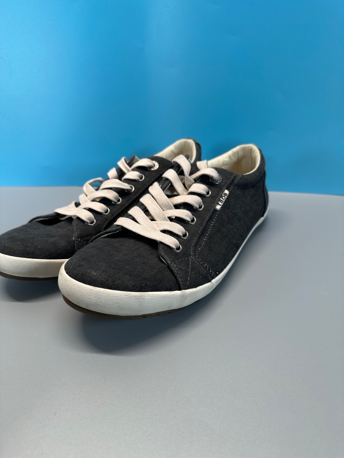 Taos Star Grey Washed Canvas Comfort Lace Up Sneakers Womens Size 9.5 Minimalist