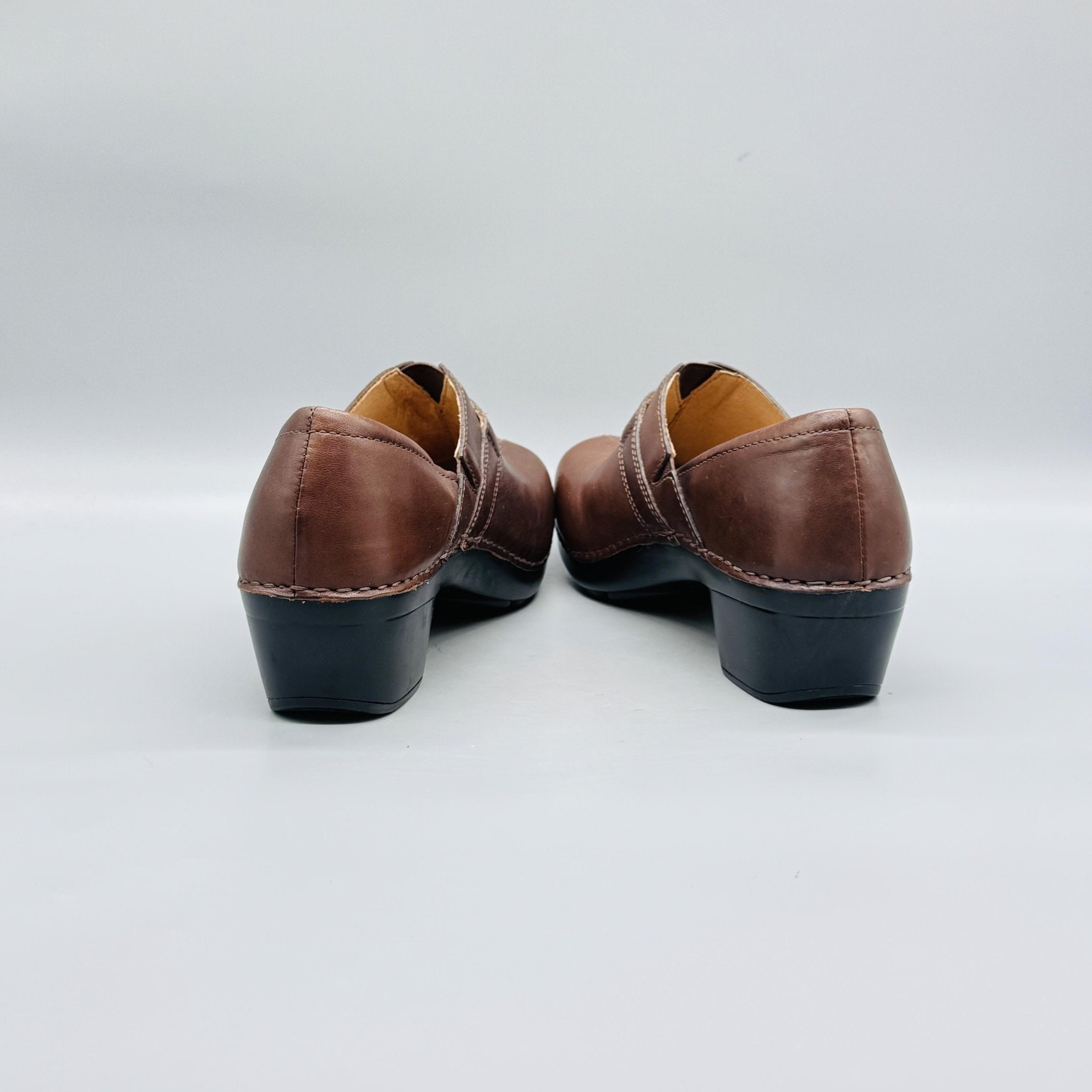 Dansko Shoes Womens 7.5 Brown Leather Clogs Slip On Button Comfort Casual NEW