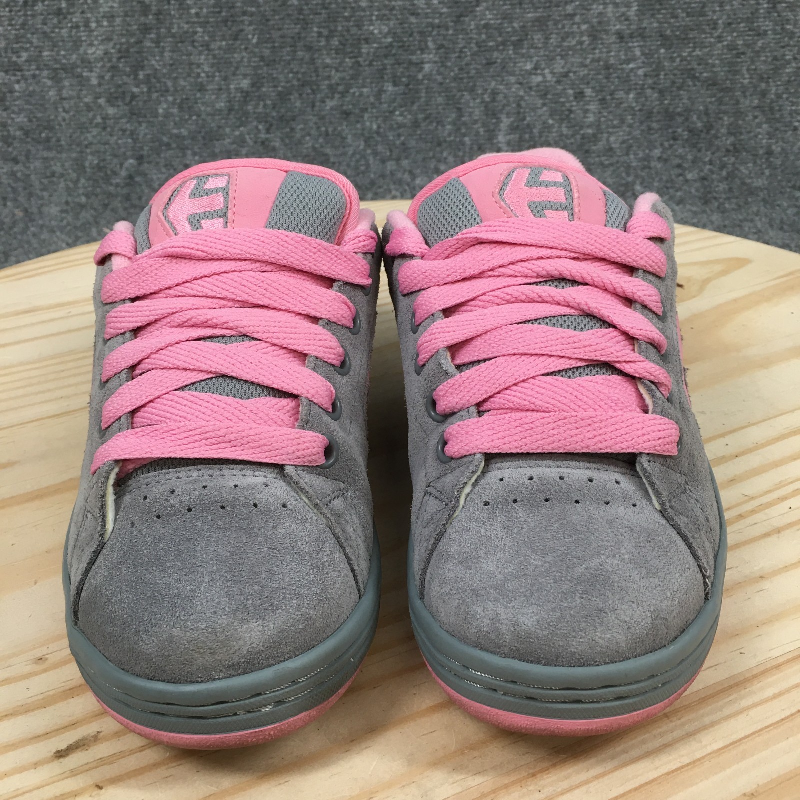 Etnies Callicut Shoes Womens 6 Skate Sneakers Lace Up Casual Suede Gray Pink
