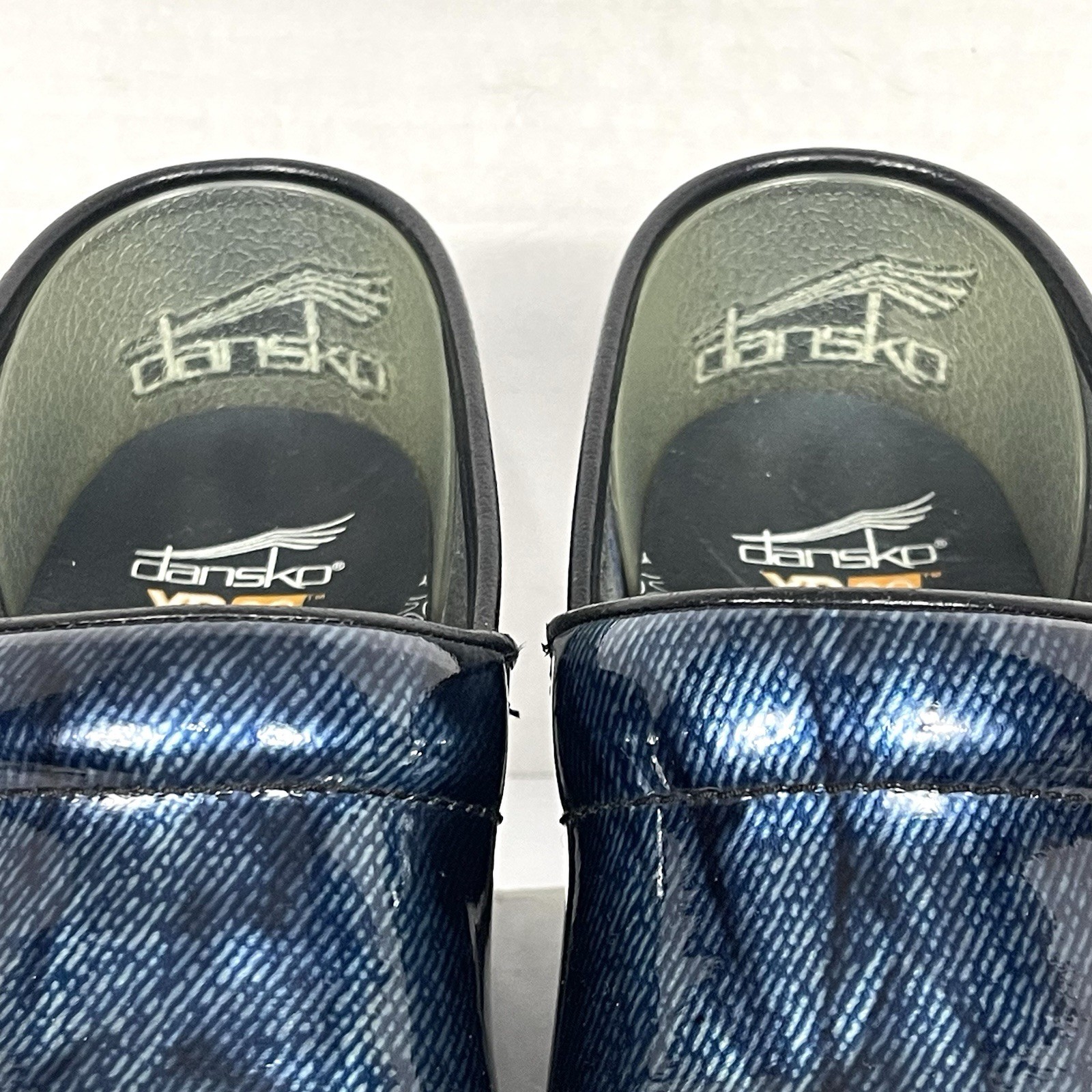 Dansko XP 2.0 Clog Womens 39 US 8.5 – 9 Blue Denim Patent Leather Nursing Shoes