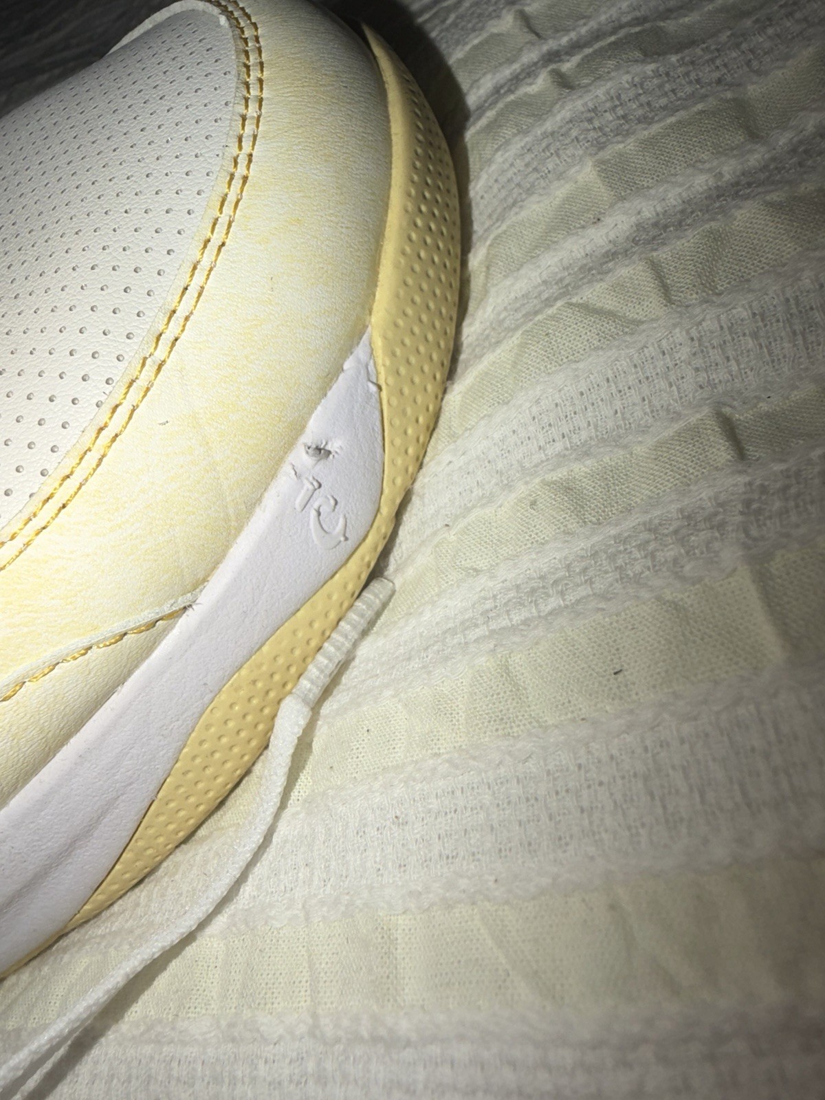 Clove Women’s Size 8.5 Nursing Comfort Sneakers, cream and yellow