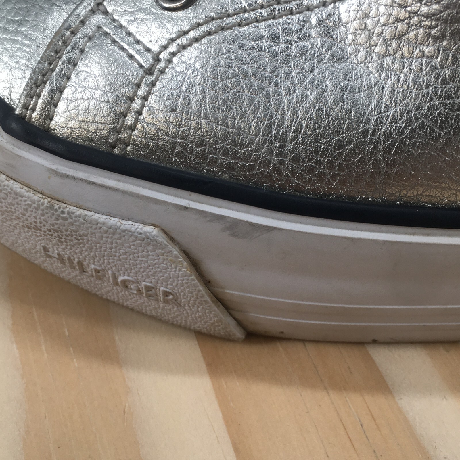 Tommy Hilfiger Shoes Womens 7.5M Helien Platform Sneakers Silver Lace Up Low Top
