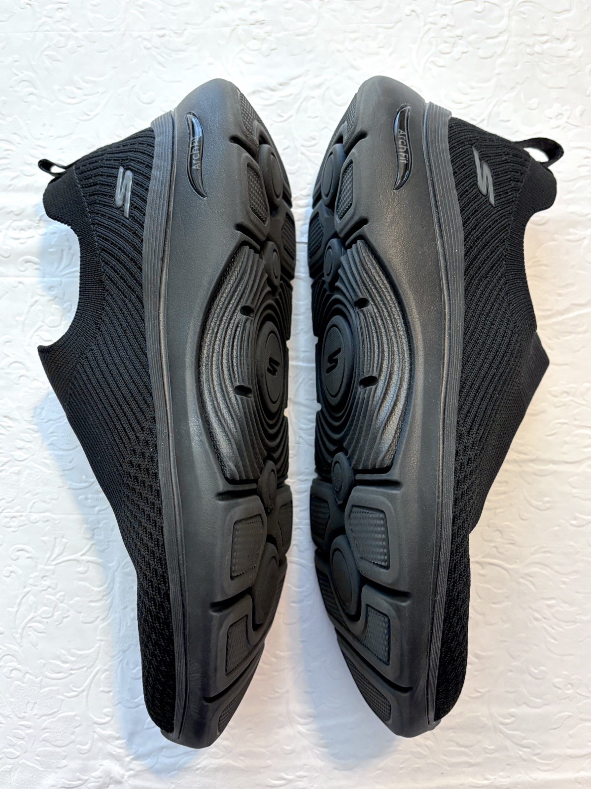 Sketchers GOwalk Air Cooled Slip-On Walking Shoes Womens Sz 7.5 Blk Mesh ArchFit