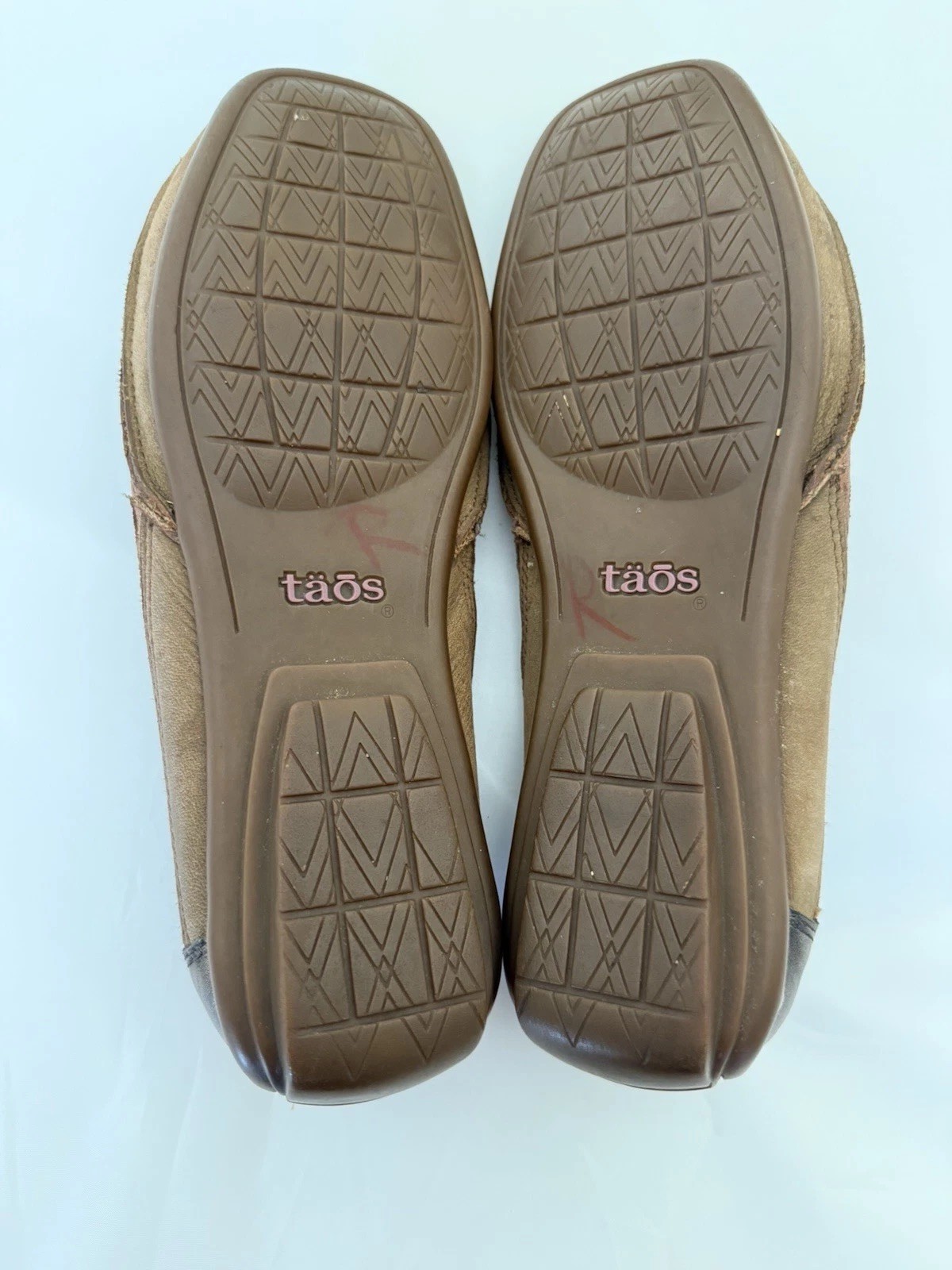 Taos Expose Driving Loafers Size 7 Slip-On Saddle Brown Leather Laser Cut Flats