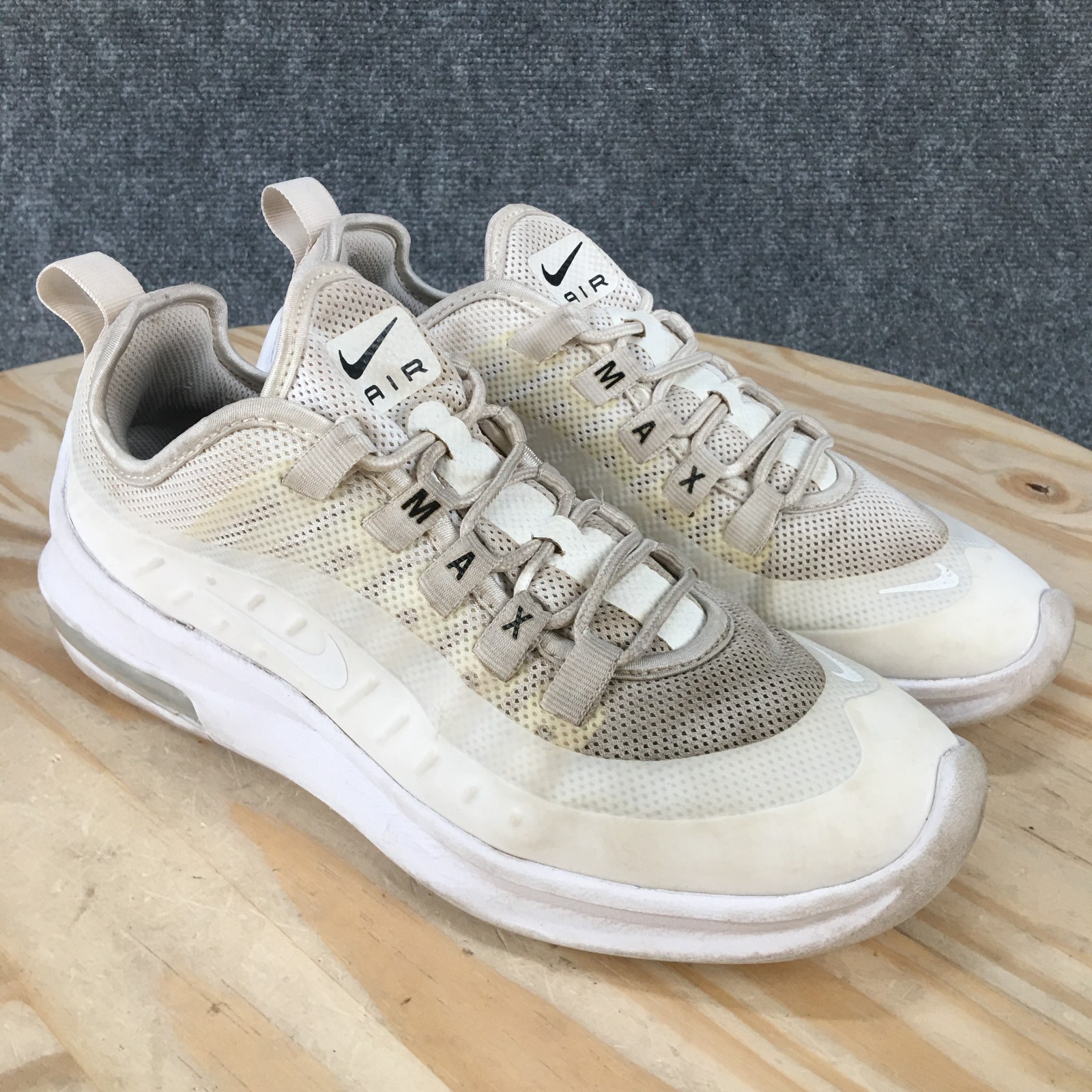 Nike Shoes Womens 7 Air Max Axis Sneakers White Mesh Lace Up Sports AA2168-100