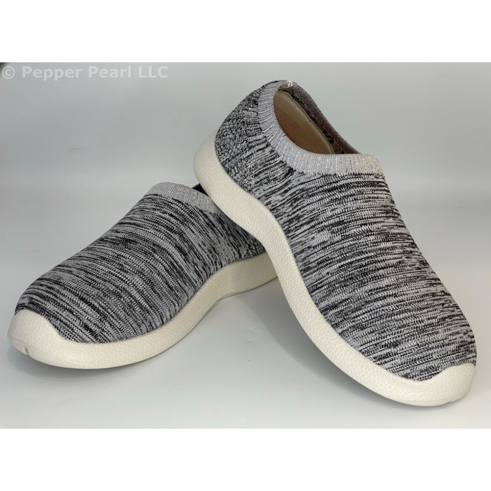 Women’s Comfort Shoe Slip-On Water and Slip Resistant Size 9 Light Grey