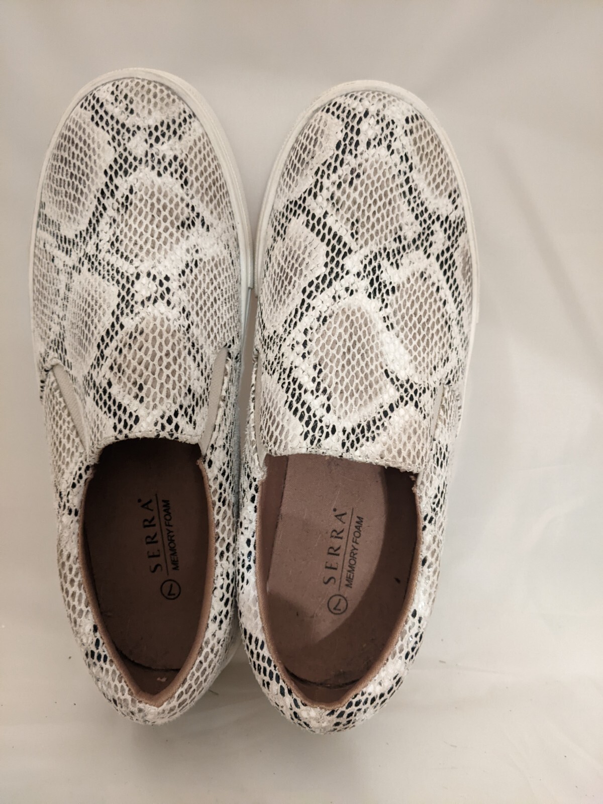 Serra Memory Foam Sz 7 White BlackTan Geometric Pattern Shimmer Slip On Shoes