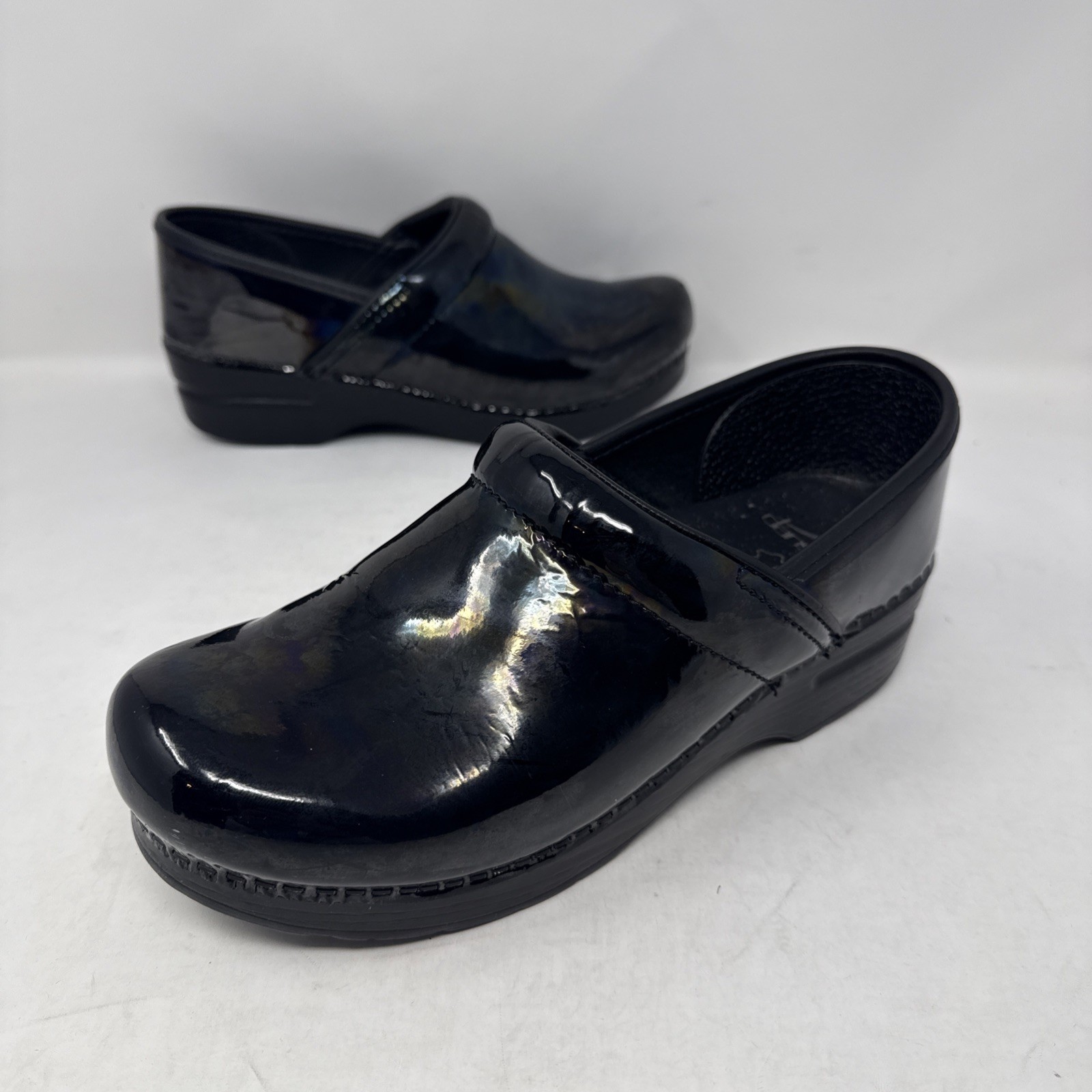 541 Dansko Women’s Comfortable Clog Black Shiny Leather Size 40 wide