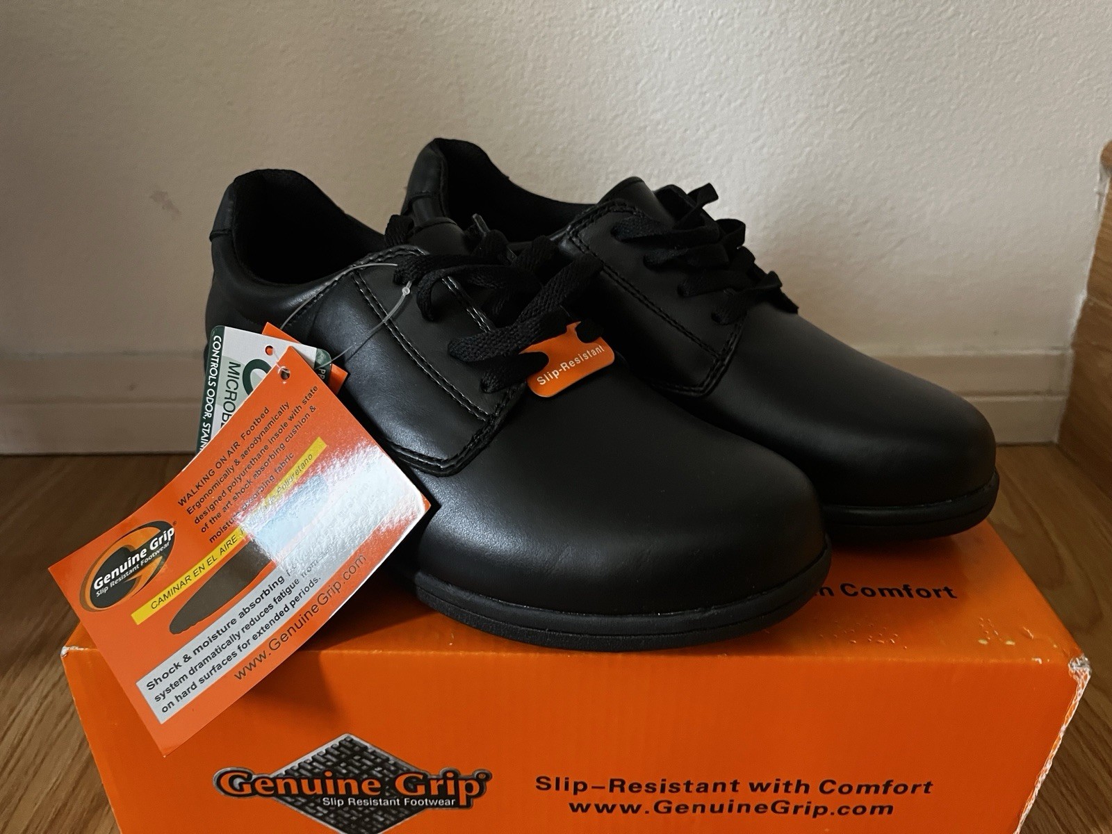 Genuine Grip Slip-Resistant With Comfort 420 Women Black Size 7.5W