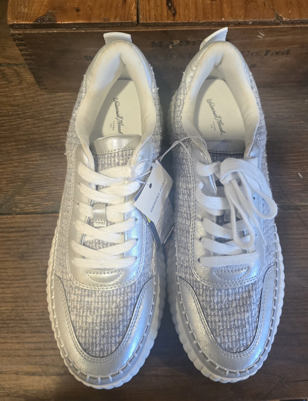 Universal Thread Womens Silver Persephone Sneakers Memory Foam Sz 9 New w Tags
