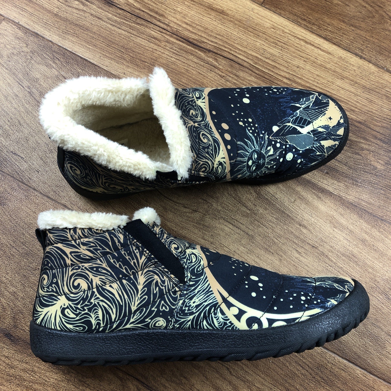 Yes We Vibe Women Sz 7.5 M Multicolor Celestial Faux Fur Lined Shoes
