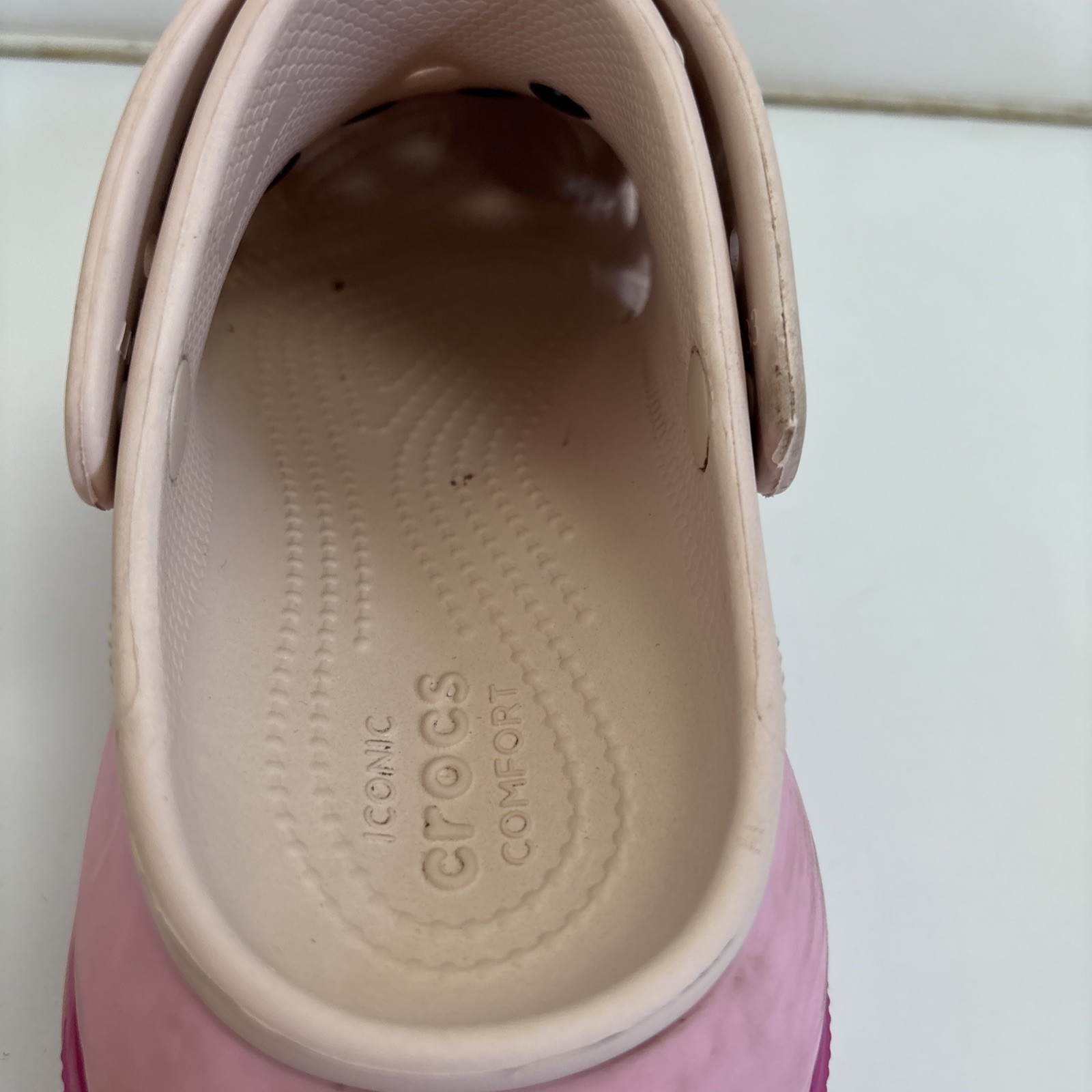 Crocs Mega Crush Clog Pink Ombré Unisex W 7 M5 W/Charms Festival Anime Going Out