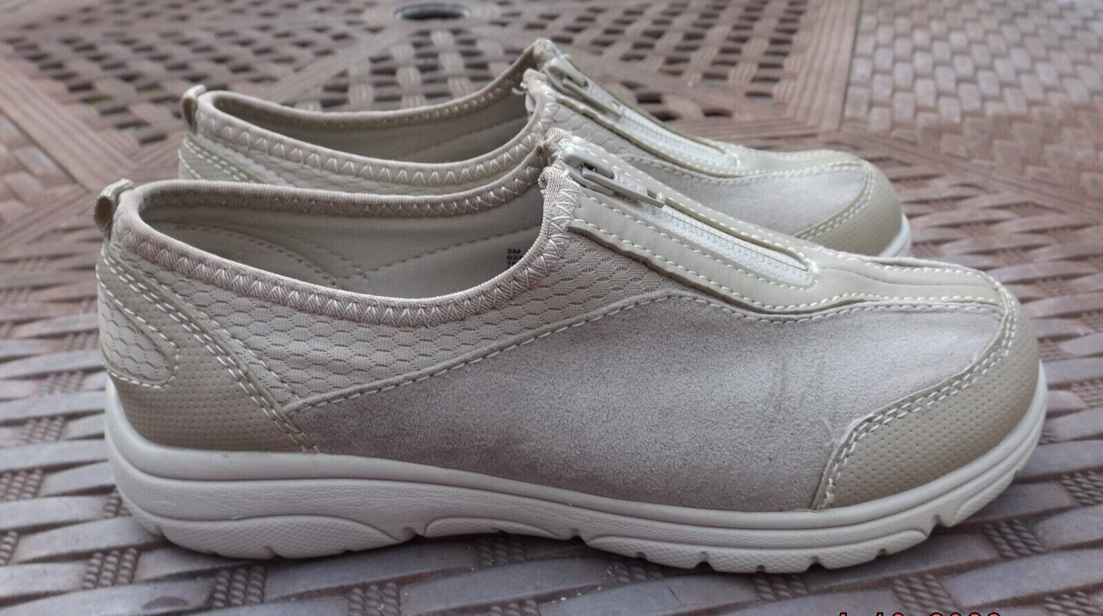 New St Johns Bay Sz 5 M Ecru Zip Suede Lightweight Tennis Shoe Activewear Shoes