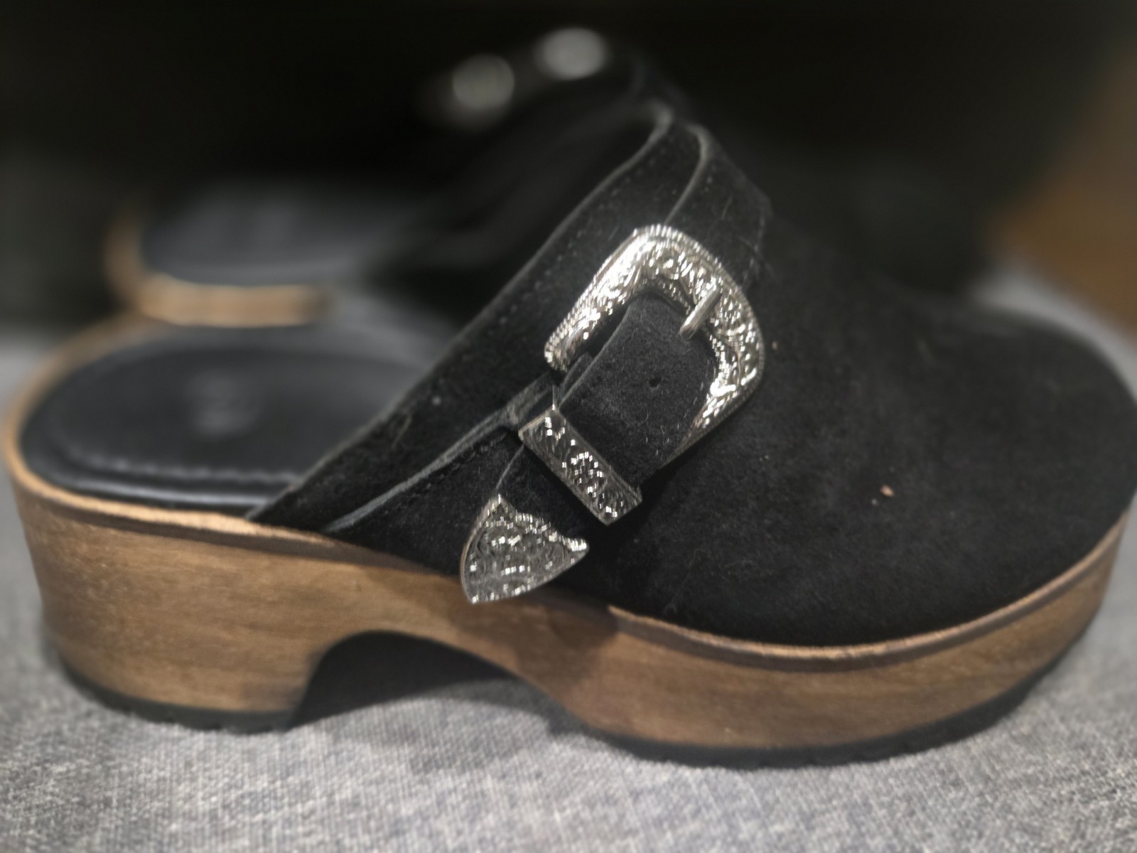 Urban Outfitters Black Suede Wood Clogs Women’s Sz 7