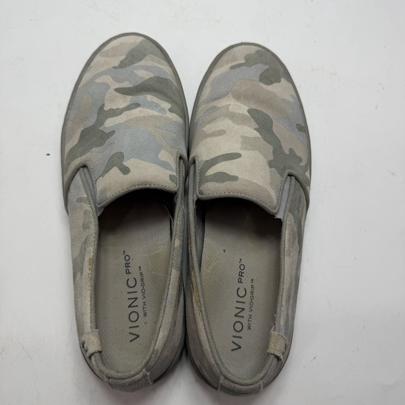 Vionic Avery Camo WOMEN US 8 Grey Suede Slip On Sneaker Vio-Grip Slip Resistant