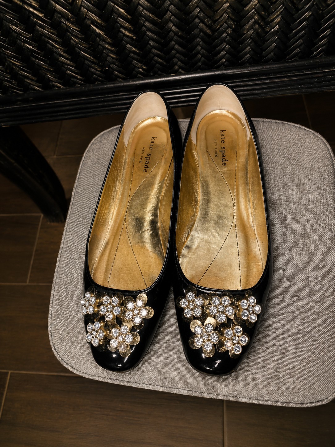 Kate Spade Black Patent Leather Flats w Flowers Women’s 8 made Italy