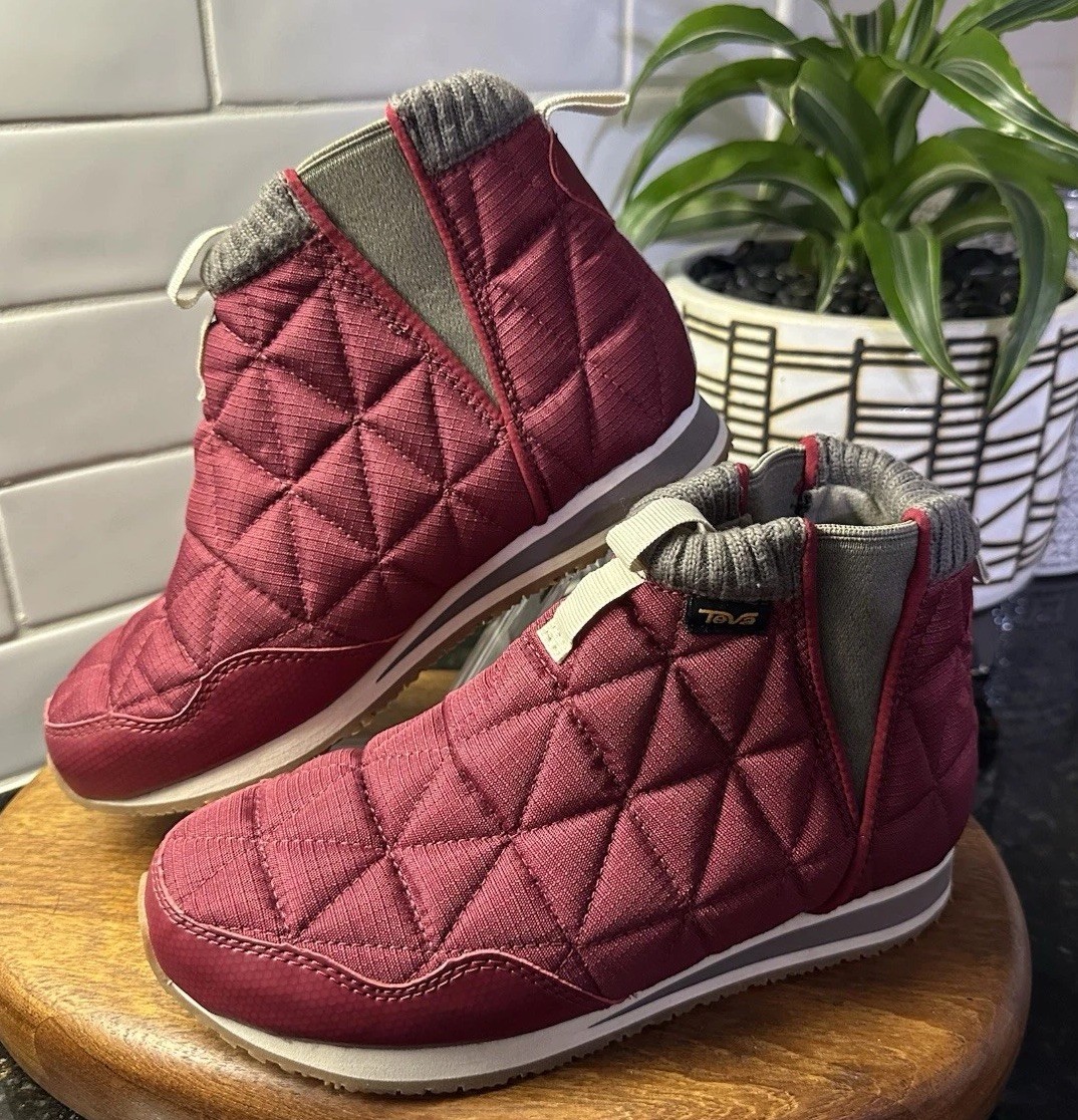 Women’s Teva ReEmber Mid Booties In Rhubarb US 6 EU 37 Quilted Pull-On Shoes EUC
