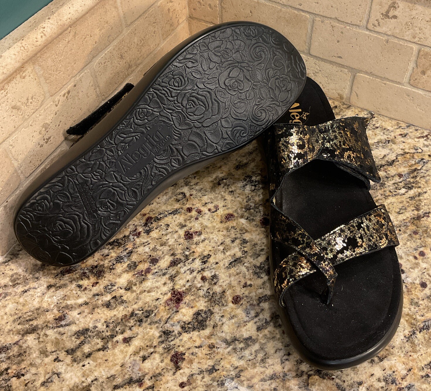 Alegria Womens 41 Slip On Black Gold Metallic Hook Loop Sandals