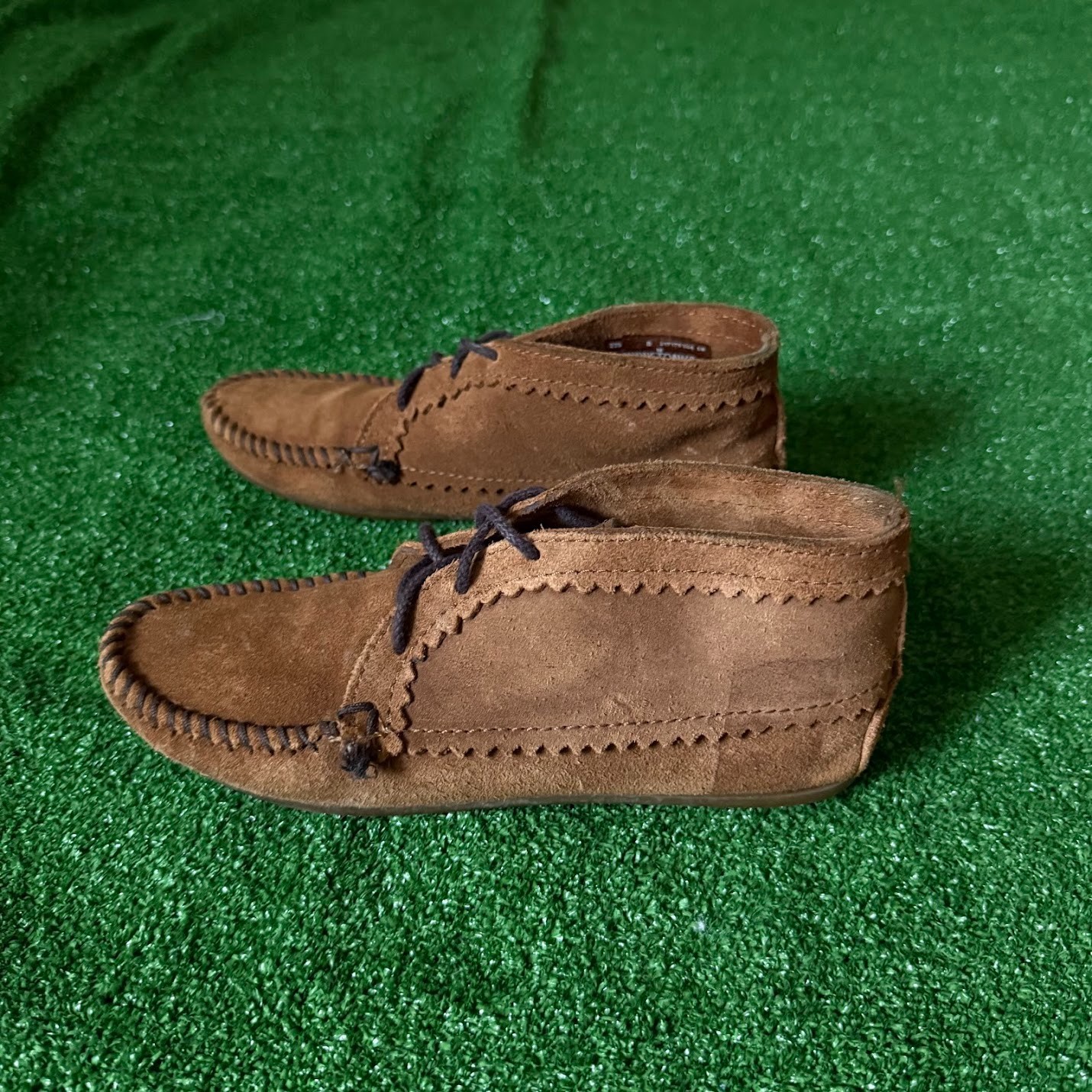 Minnetonka Brown Suede Ankle Boot Moccasins Lace Up Stitch Detail Shoes Size 8
