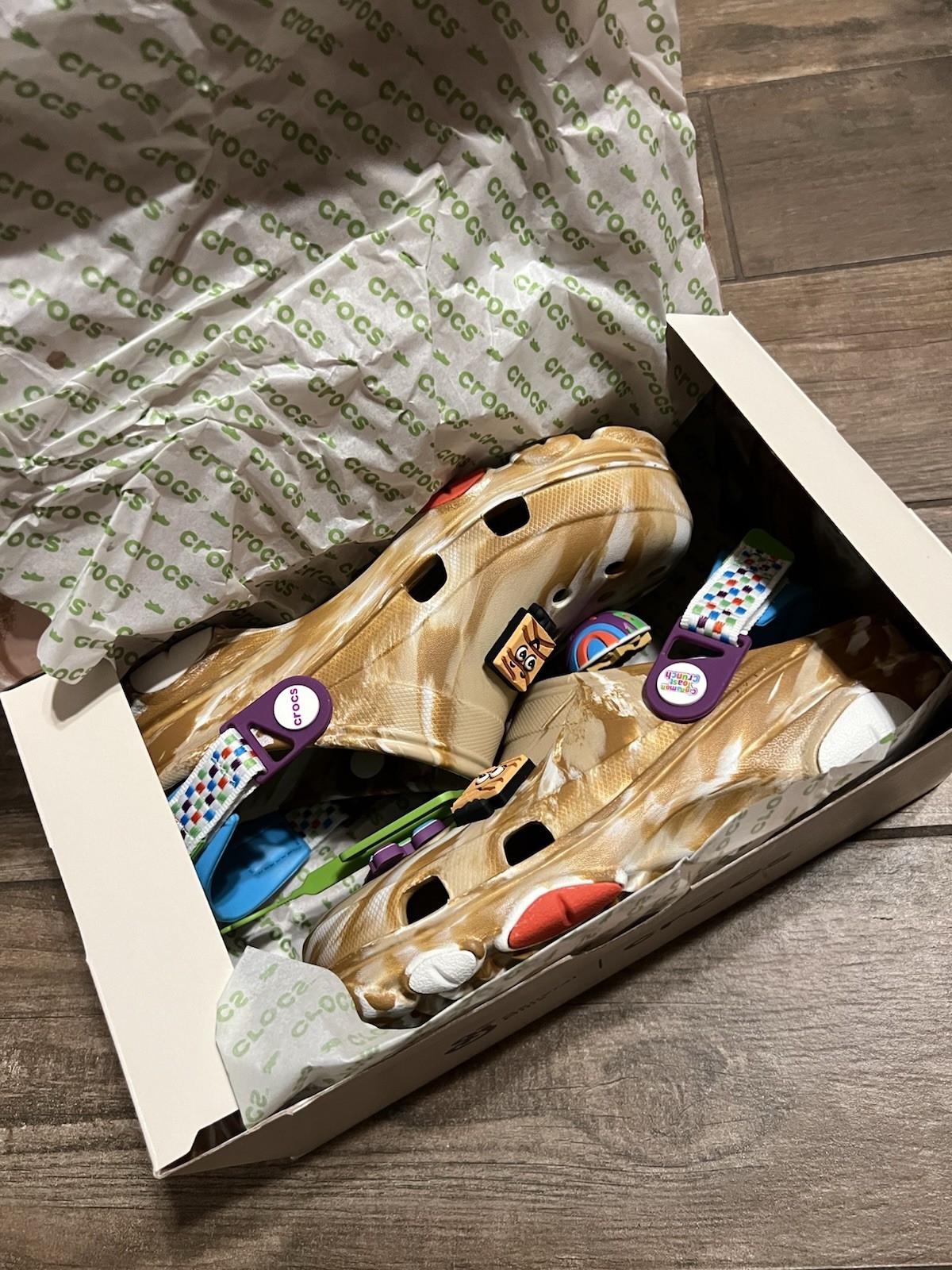 Crocs x Cinnamon Toast Crunch Clog Size M5/W7 BRAND NEW NEVER WORN