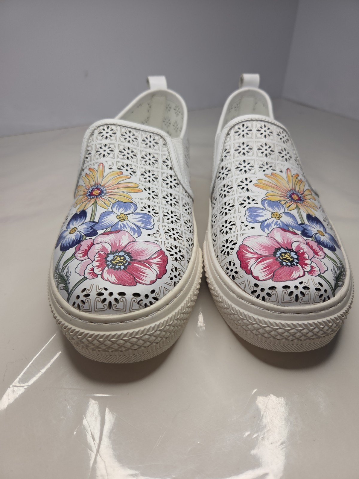 Spring Step L’Artiste Reallove White Leather sneaker Laser Cut Floral Sz 7 NWOB