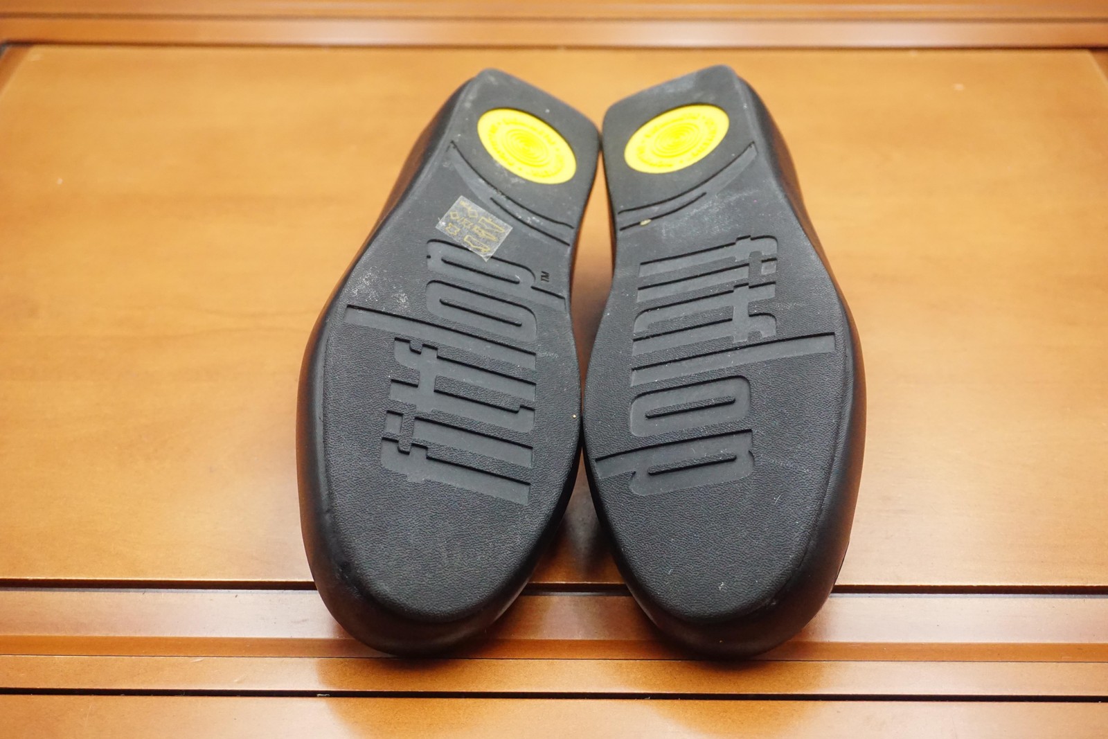 FitFlop Flats Women’s Size 6.5 US Black Leather Cushioned Slip On Casual Shoes