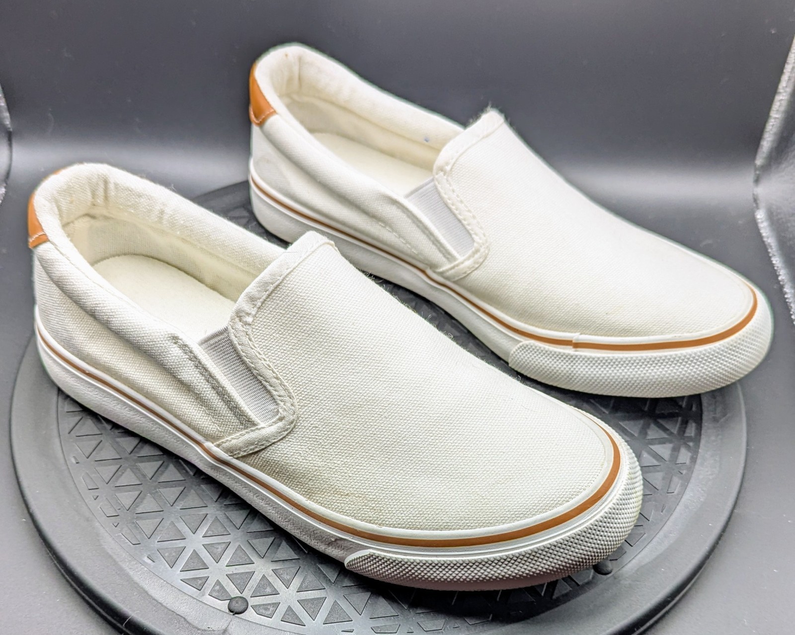 Women’s sz 7.5 White With Brown Slip-on Sneaker. No Brand. UK Size 38