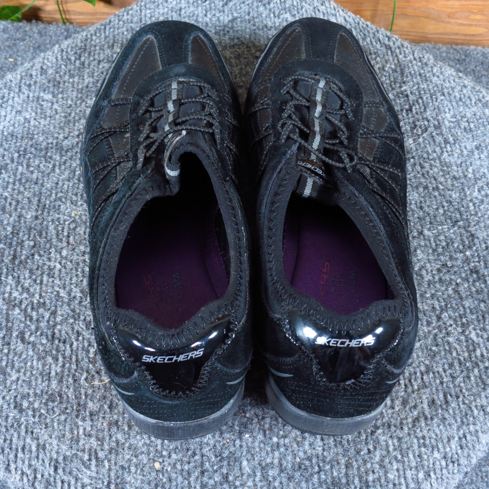 Skechers Breathe Easy Women Slip On Sneaker 8.5 Walking Shoe Black Suede Textile