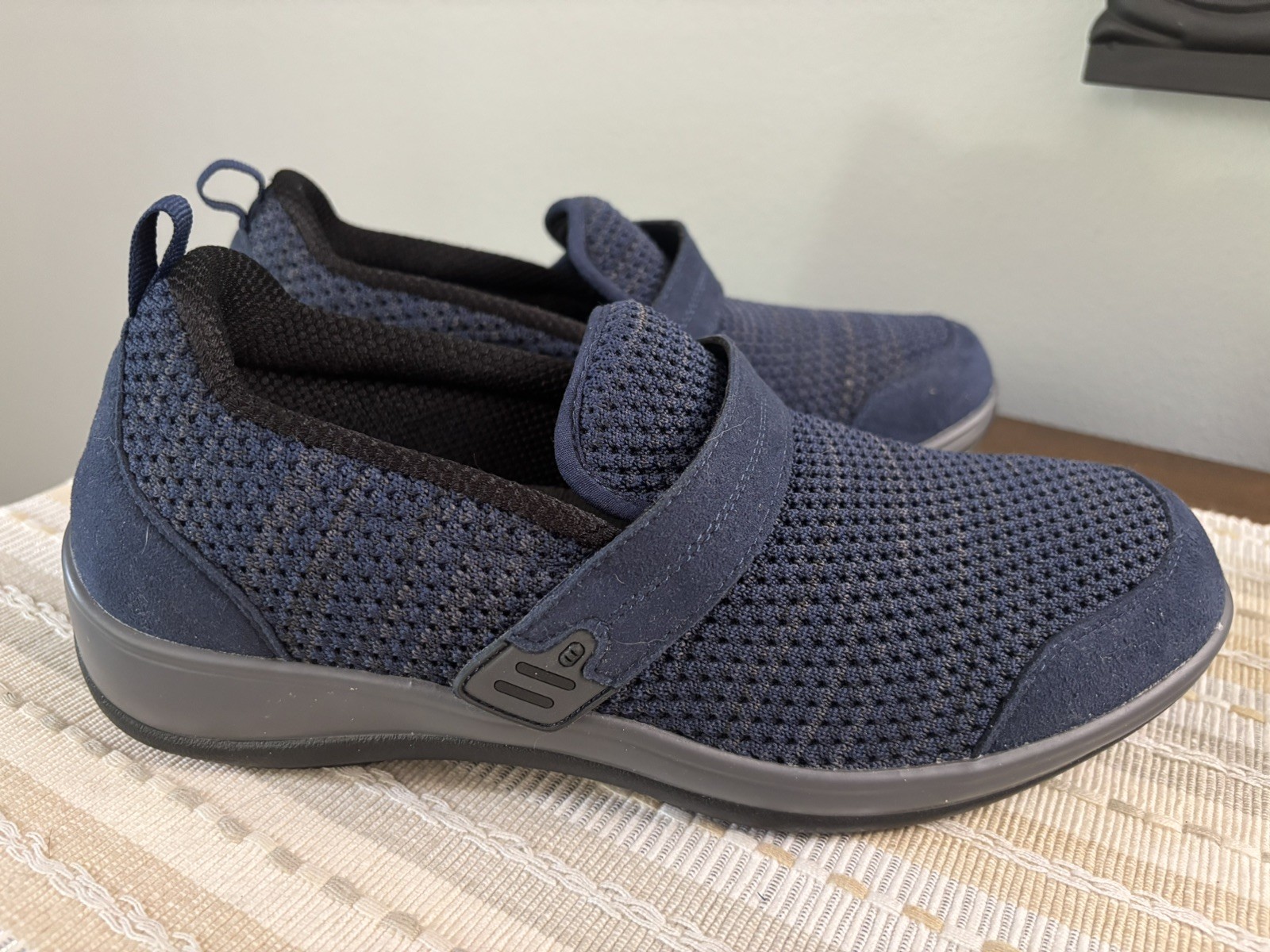 Orthofeet Quincy 823 Women’s 9.5 Wide Navy Blue Stretch Orthopedic Shoes NEW NOB
