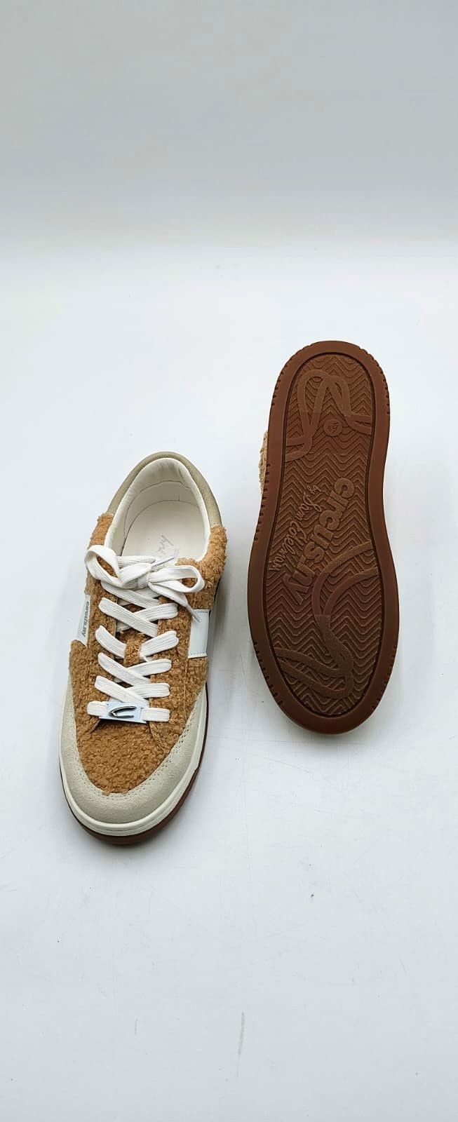 Circus Vance Cozy Dark Blonde Size 6.5 Women