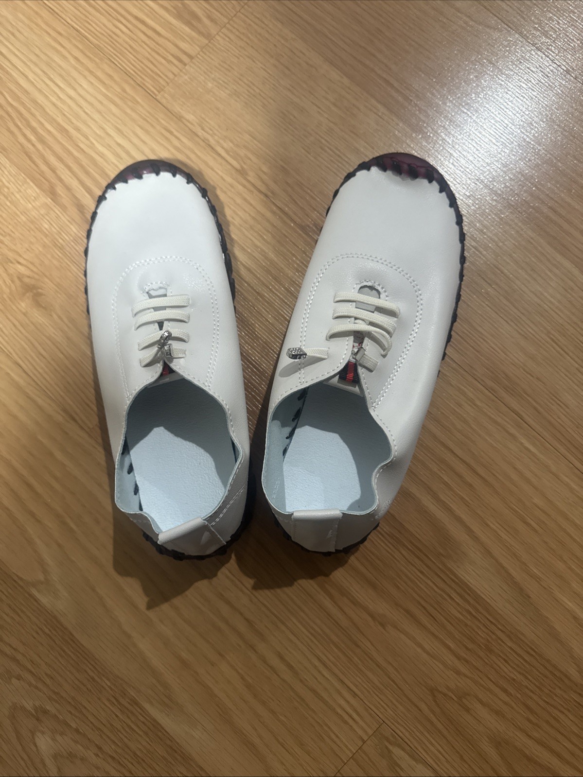 White& Black casual Slip-On Sneakers with Accent Stitching Size 37, 38, 39, 40
