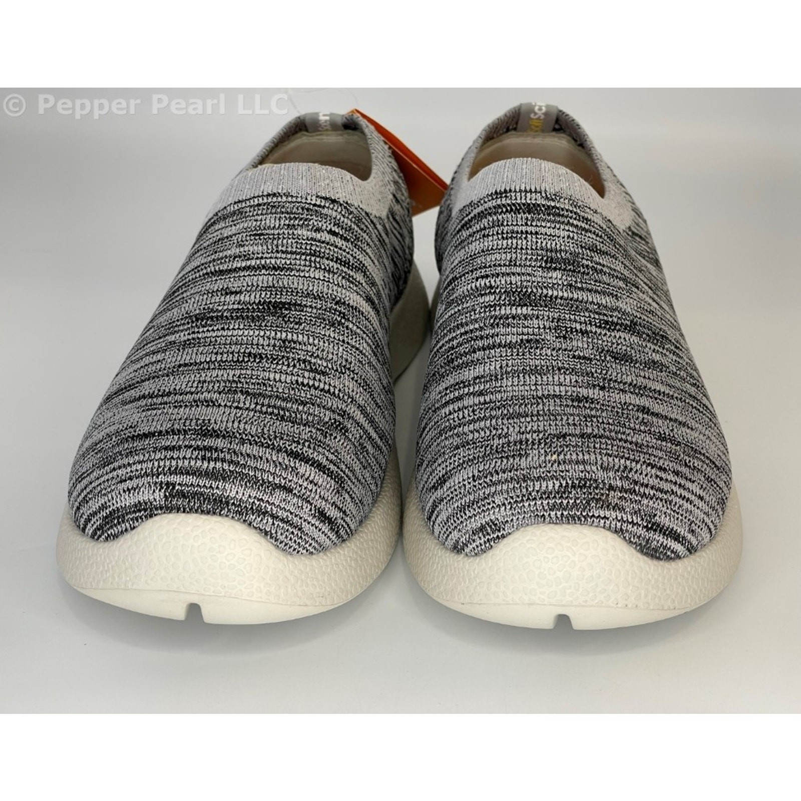 Women’s Comfort Shoe Slip-On Water and Slip Resistant Size 9 Light Grey