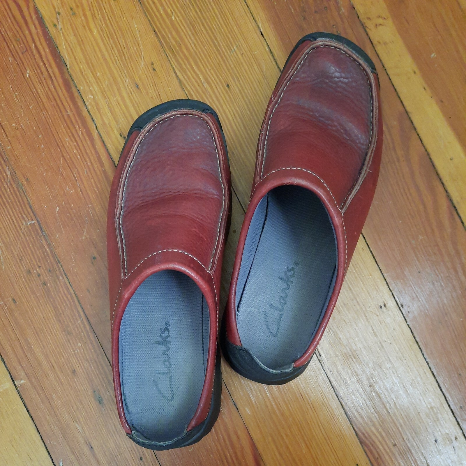 CLARK’S WOMEN’S Sz 7M LEATHER SLIP-ON RUBBER SOLE VENUS 38218. 9-j