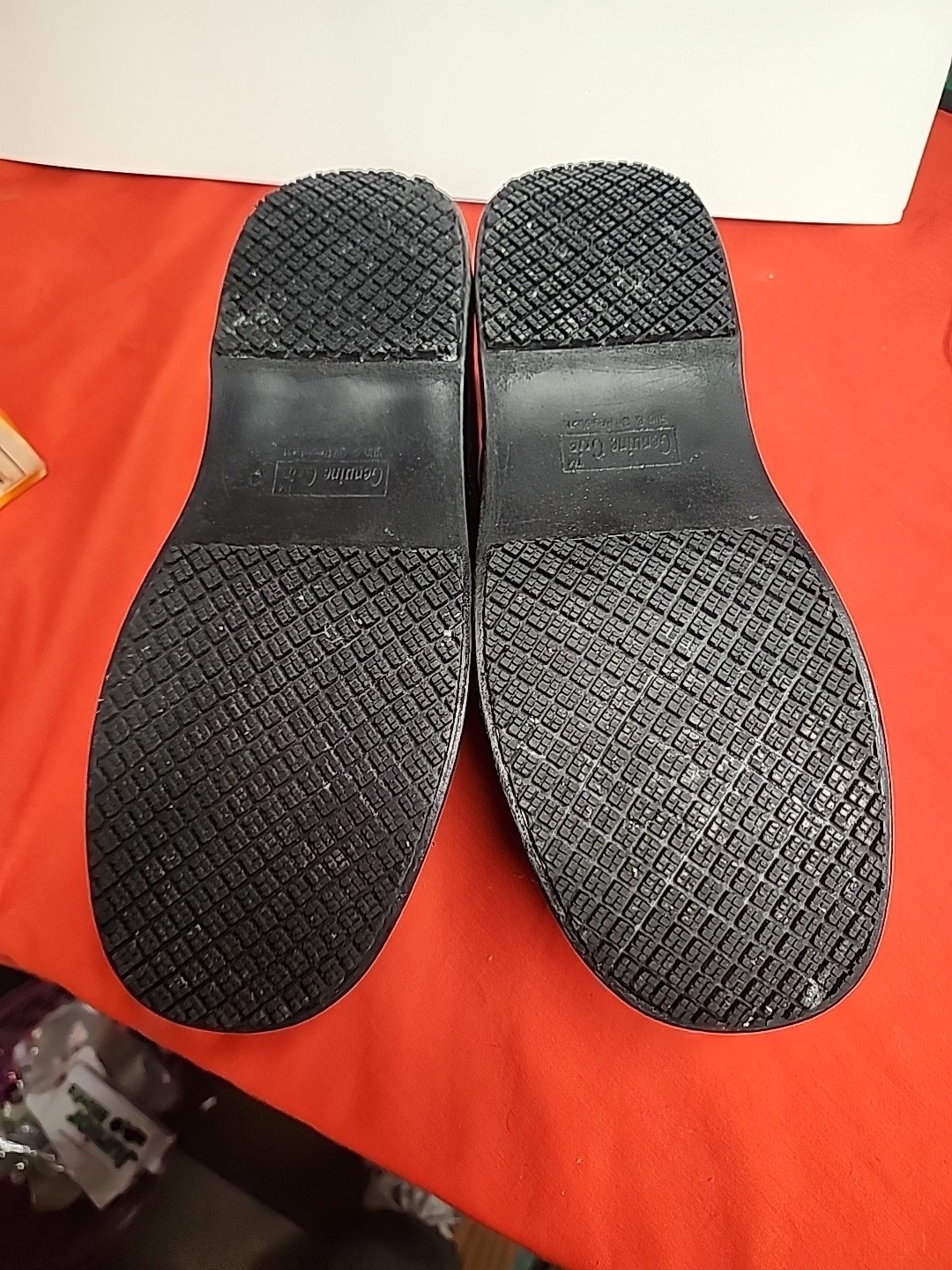 Genuine Grip Slip Resistant Womens Shoes Size 10