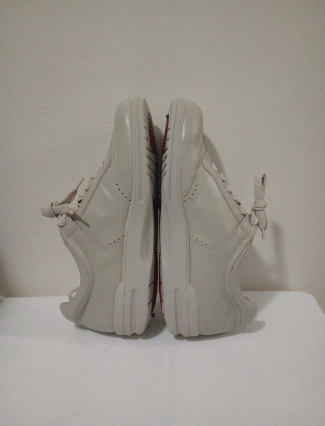 Easy Spirit Mach1 Walking Sneaker Buff Leather Size 6.5M (UK 4.5)