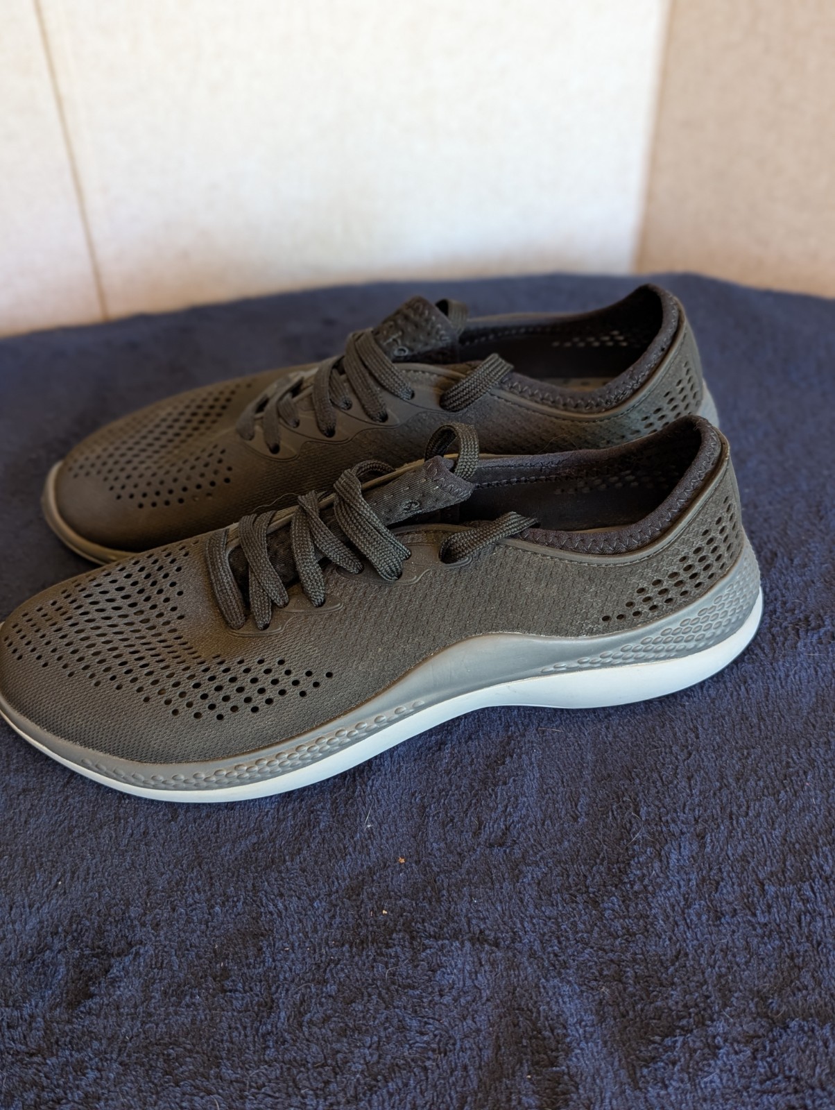 Crocs LiteRide M8 Black/Grey Lace Up, great condition