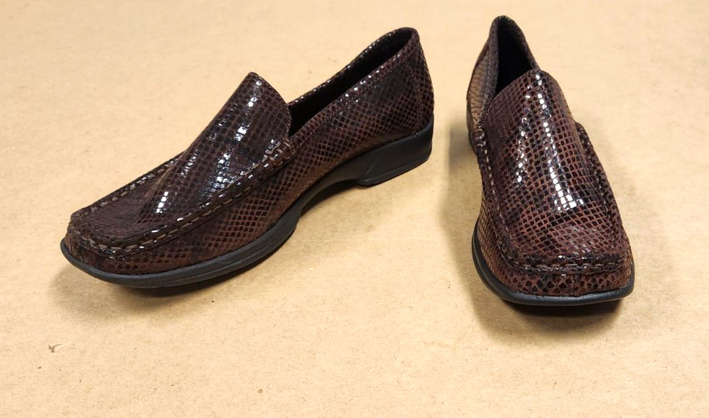 Glacee Star Women’s Snakeskin Pattern Leather Loafers Brown ~ US Size 7M