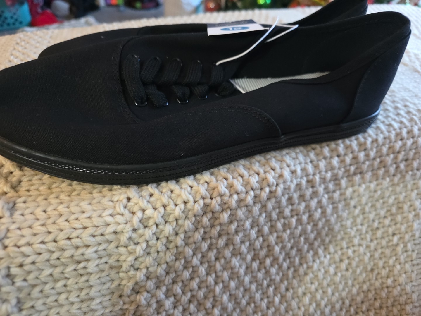 Women’s Universal Thread Canvas Low Top Lunea Black Sneakers Size 12 NWT