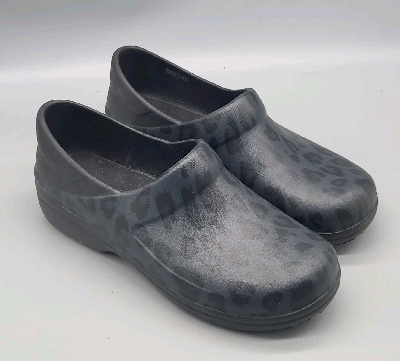 Crocs Neria Pro ll Graphic Clogs Gray Leopard Print Sz 10