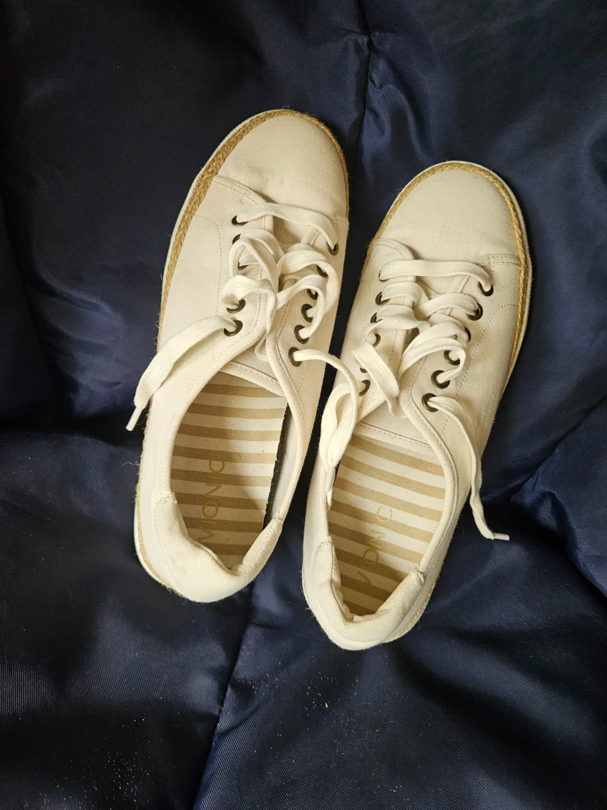 Vionic womens size 10 Hattie VS223 Ivory Color Casual Orthotic low-top sneaker
