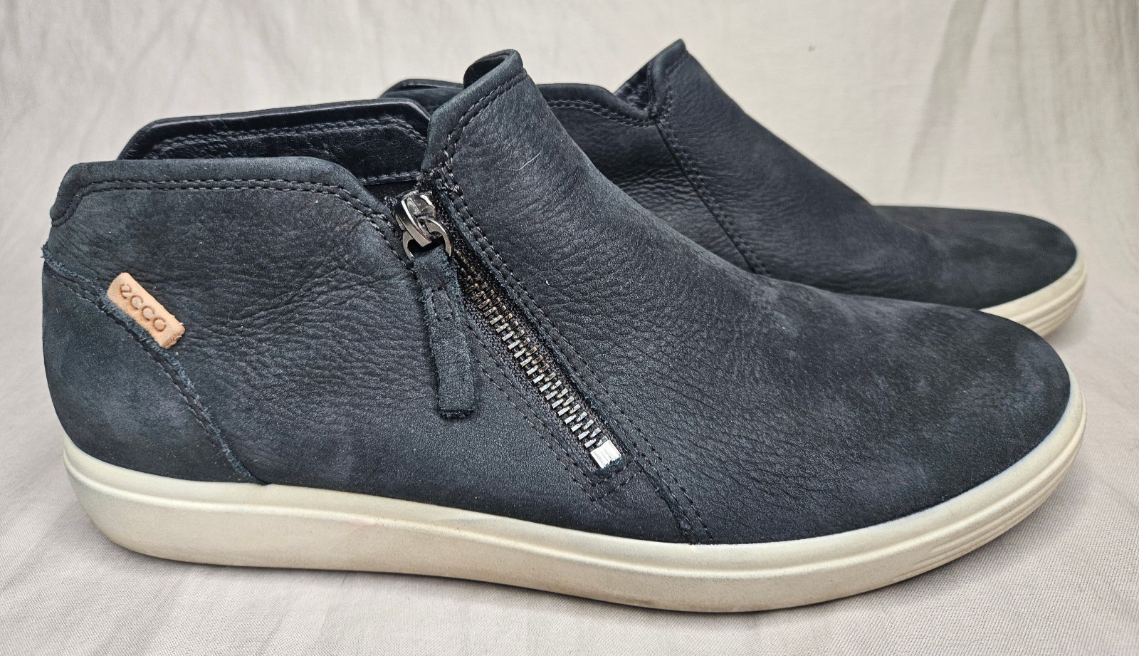Ecco Bootie Shoes High Top Womens US 9 9.5 EUR 40 Black Leather Zip Comfort Walk