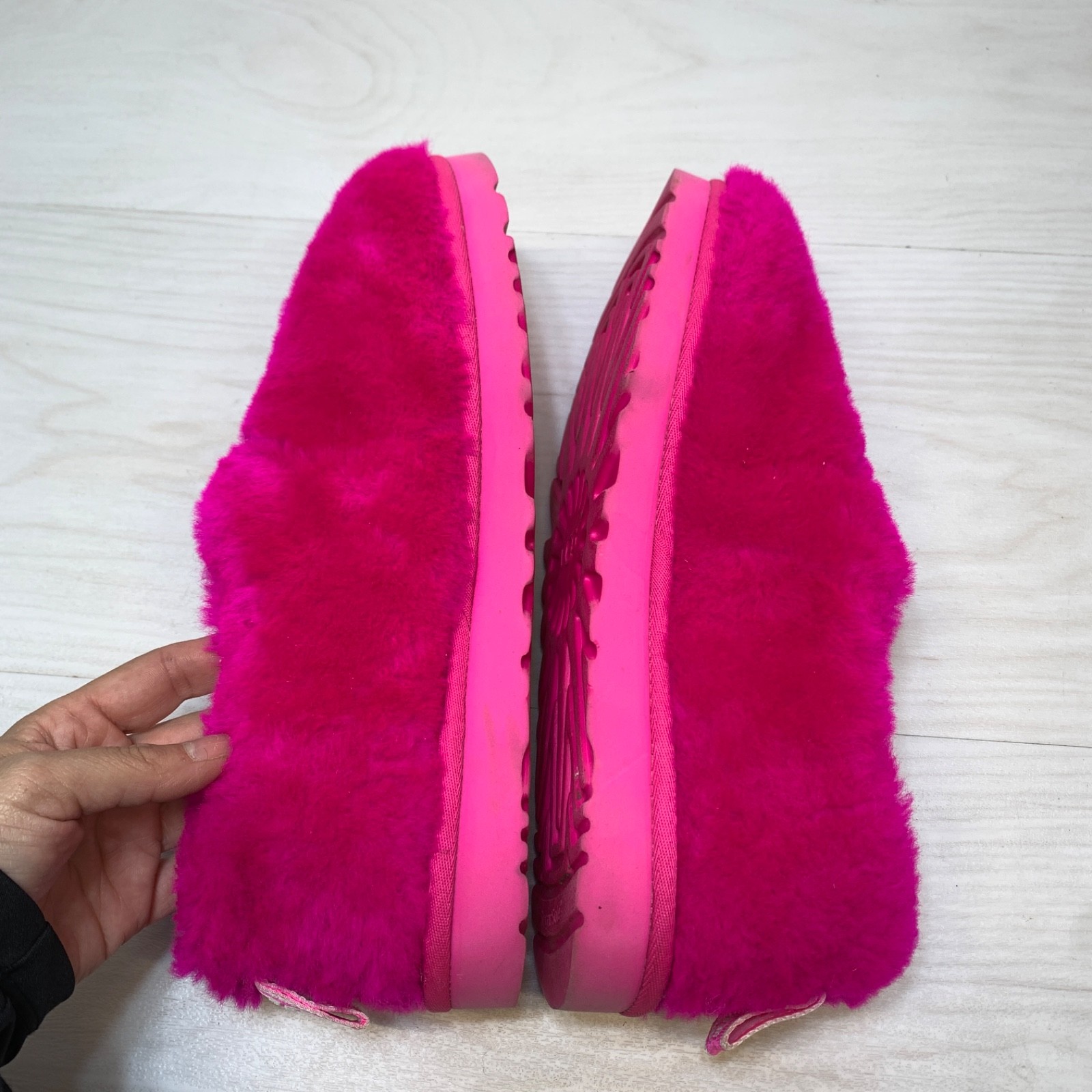 Womens UGG Classic Cozy Bootie Slipper – Rock Rose Faux Fur Size 10 1131950