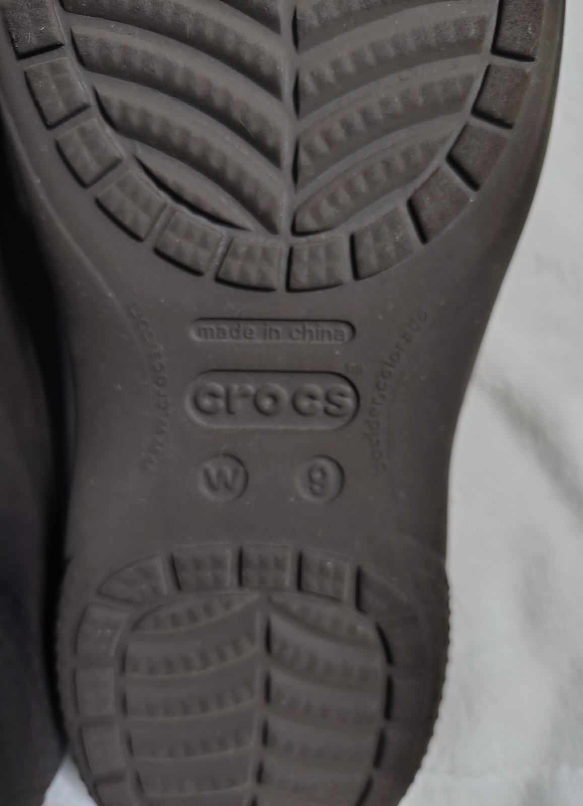 Crocs Women’s Classic Grey Clogs, Size 9, Women for Outdoor Activewear