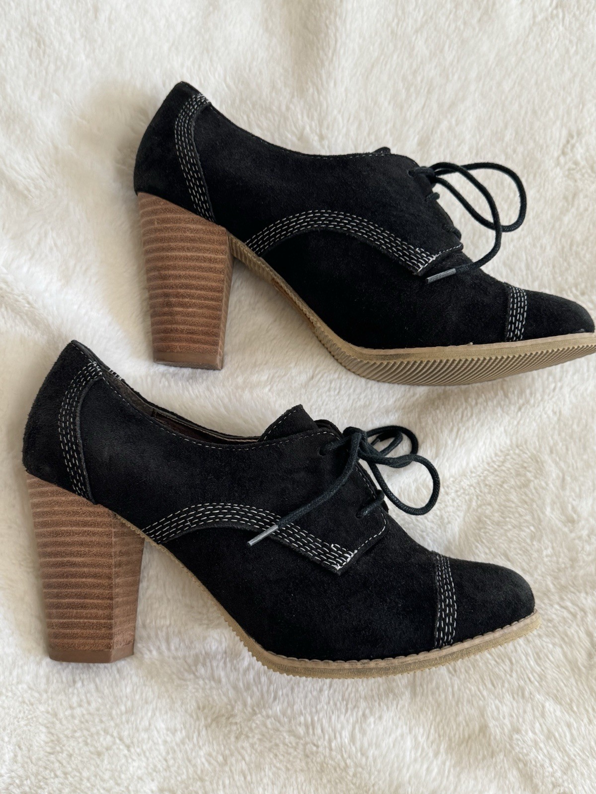 Women’s Oxford Shoes Size. 7 Black Suede Lace Up Stacked Heel School-Girl